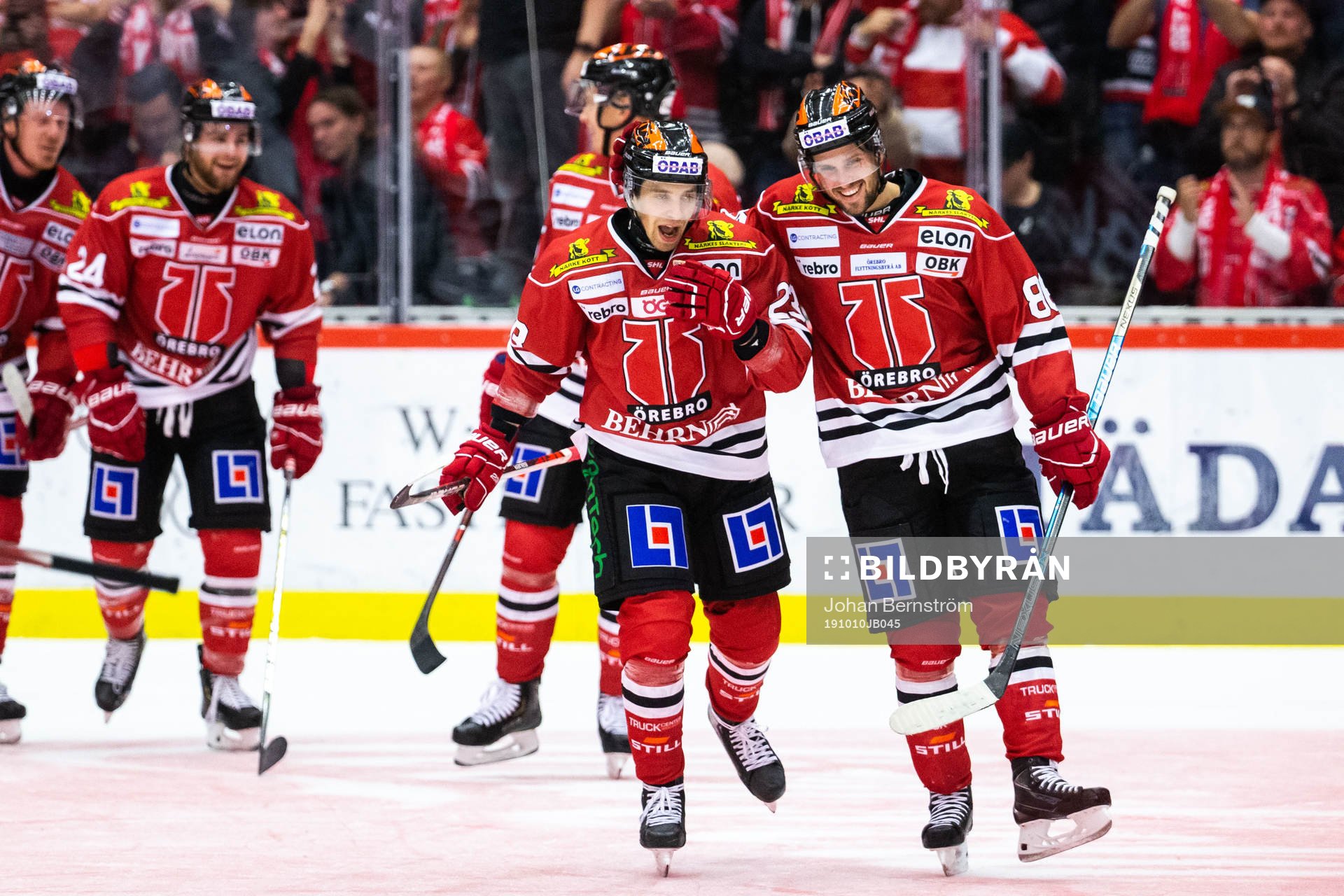 Örebros Sakari Salminen jublar med Mathias Bromé