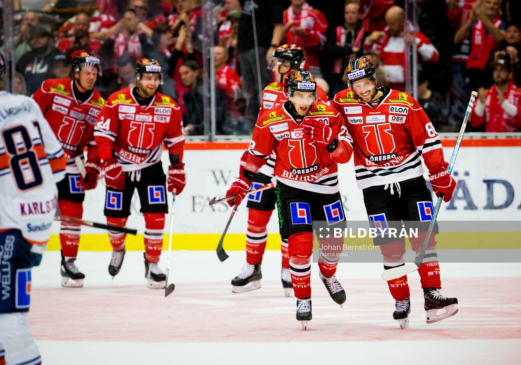 Örebros Mathias Bromé jublar med Sakari Salminen vid 4-1