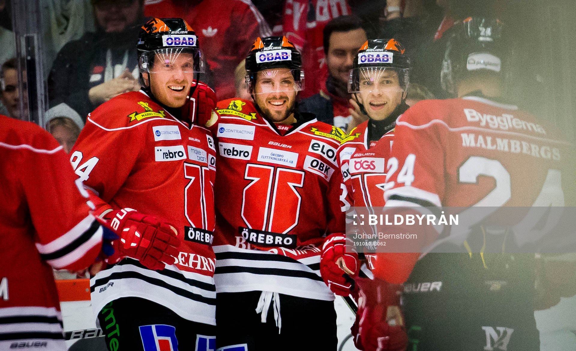 Örebros Ryan Stoa och Mathias Bromé jublar med Sakari