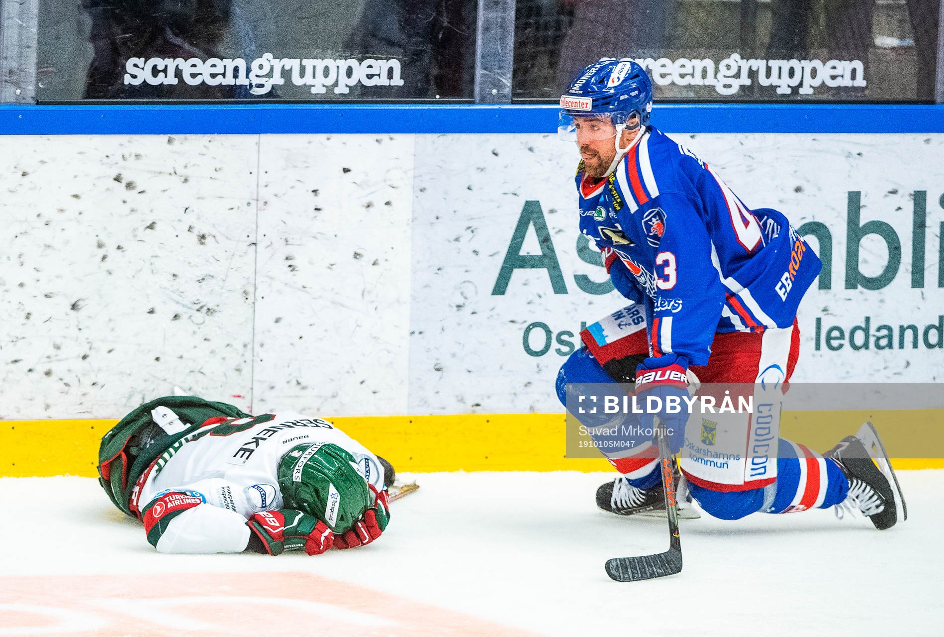 Frölundas Jacob Moverare ligger på isen