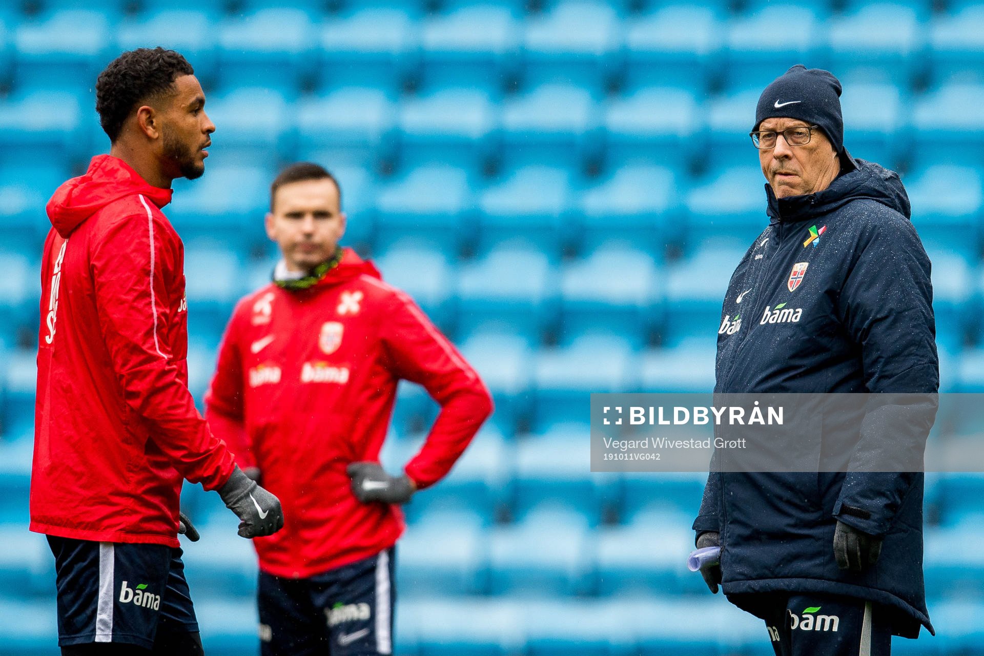 Joshua King and Lars Lagerbäck, head coach of Norway