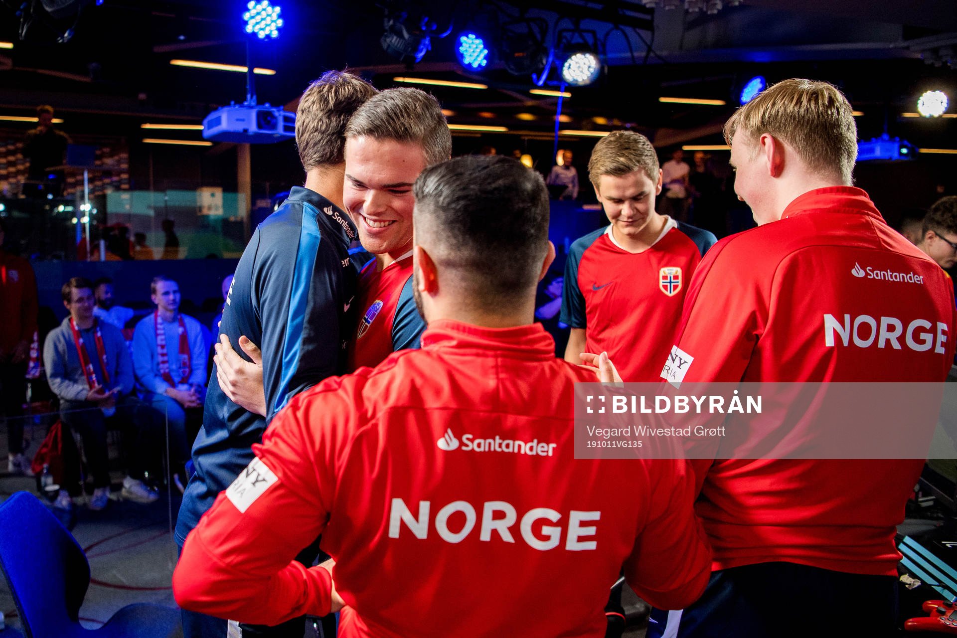 Andreas Bakken of Norway celebrates with teammates