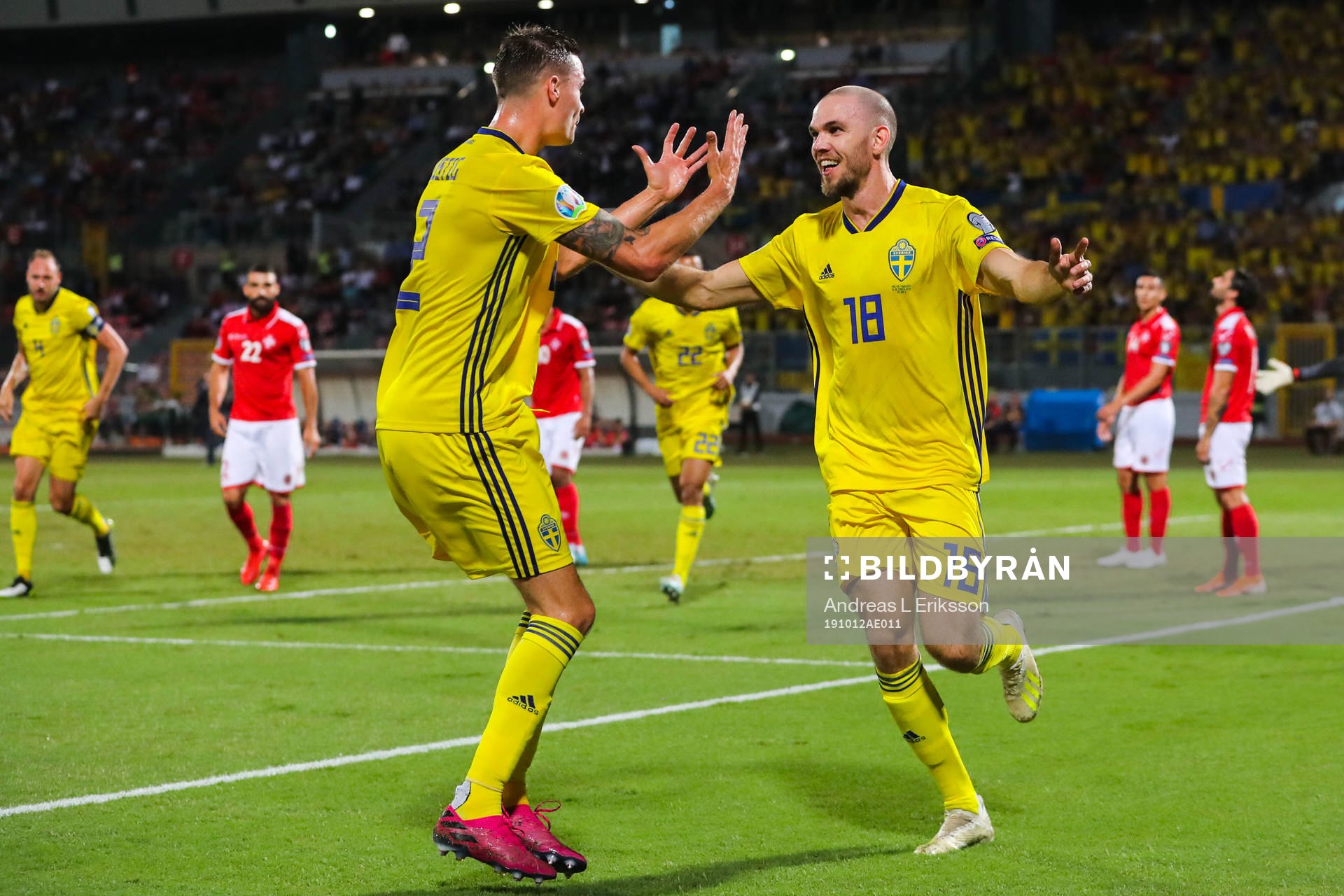 Marcus Danielson celebrate with Mikael Lustig of Sweden