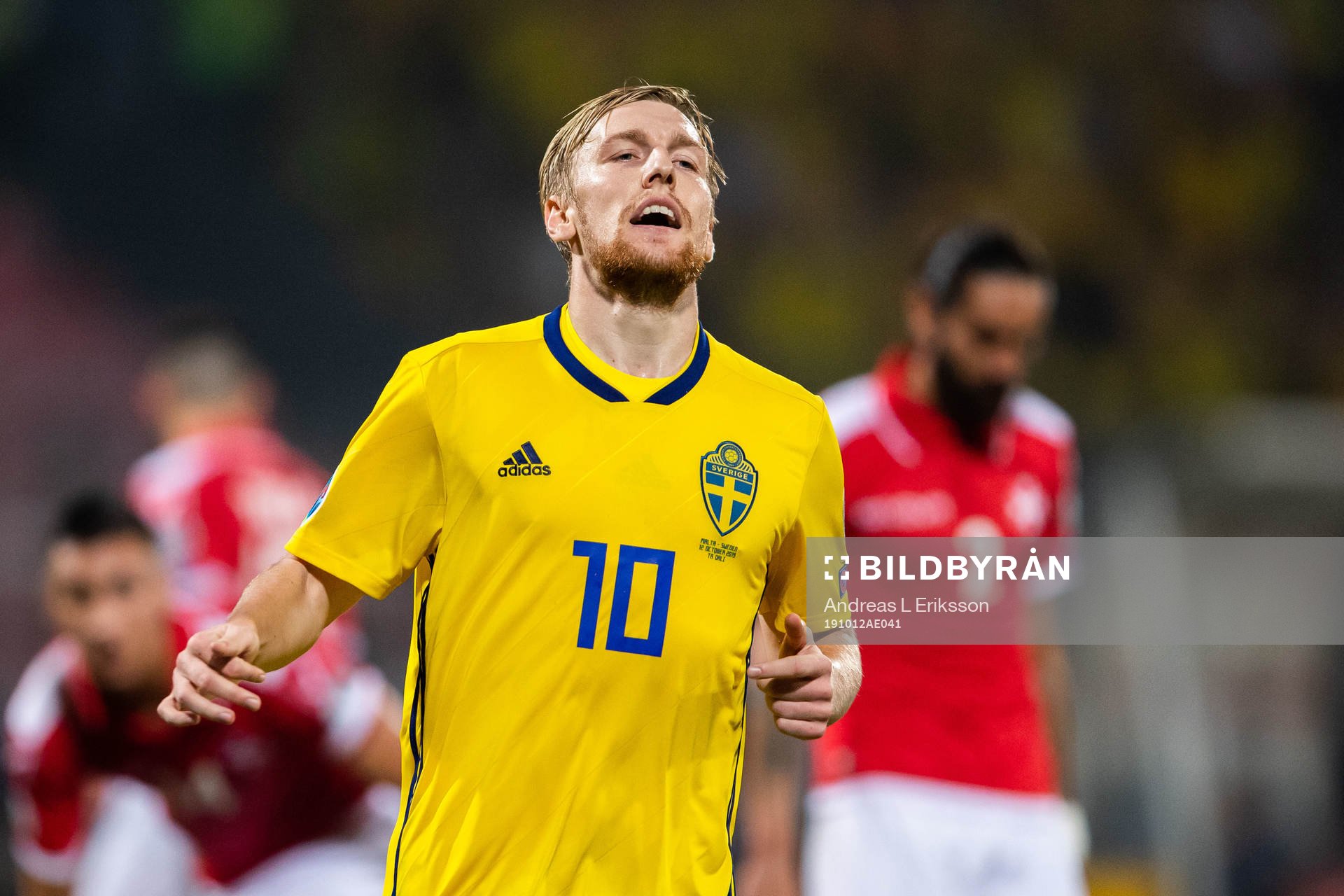 Emil Forsberg of Sweden looks dejected
