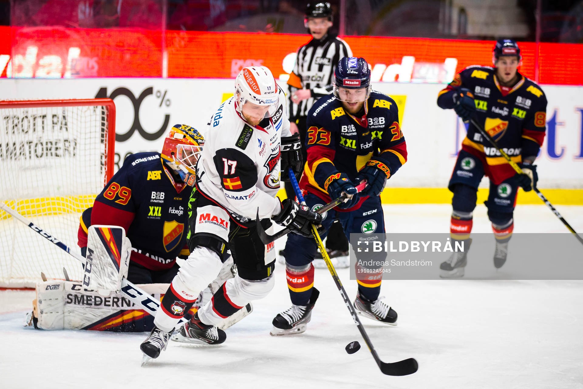 Malmö Redhawks Max Görtz i kamp om pucken med
