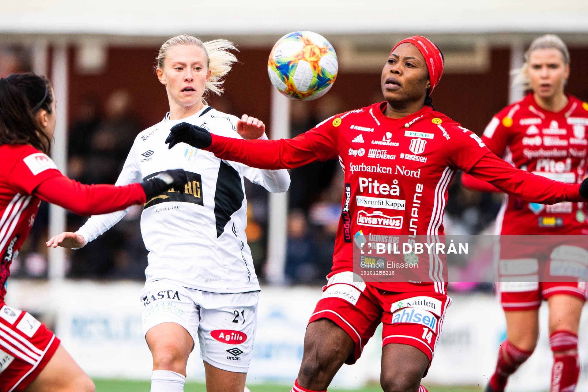 Göteborgs Rebecka Blomqvist och Piteås Faith Ikidi Michael