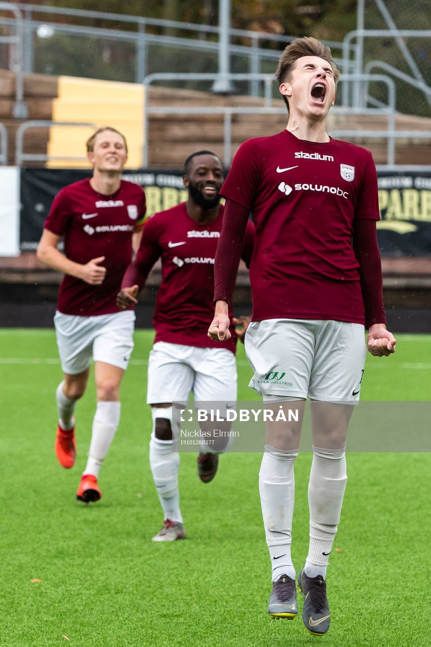 Qviding Patrik Wålemark jublar