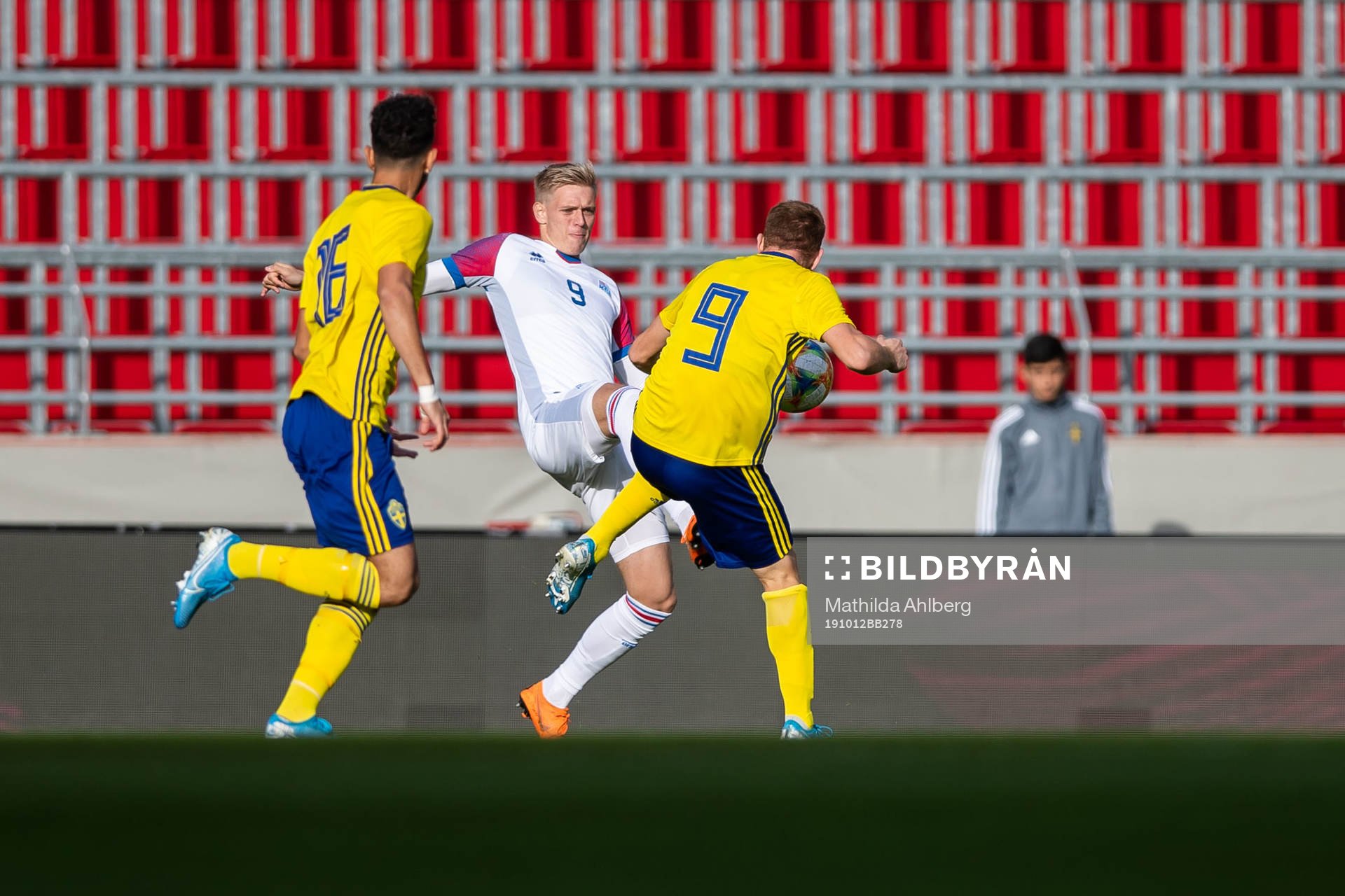 Stefan Teitur Pordarson of Iceland and Dejan Kulusevski of Sweden during the UEFA European Under-21 Qualifier football match between Sweden and Iceland on October 12, 2019 in Helsingborg.