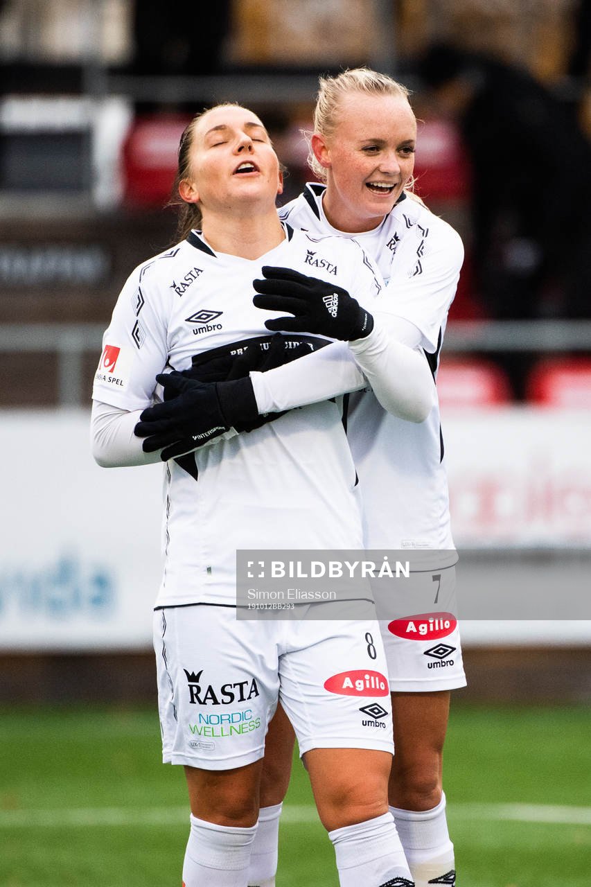 Göteborgs Vilde Böe Risa och Emma Pennsäter jublar