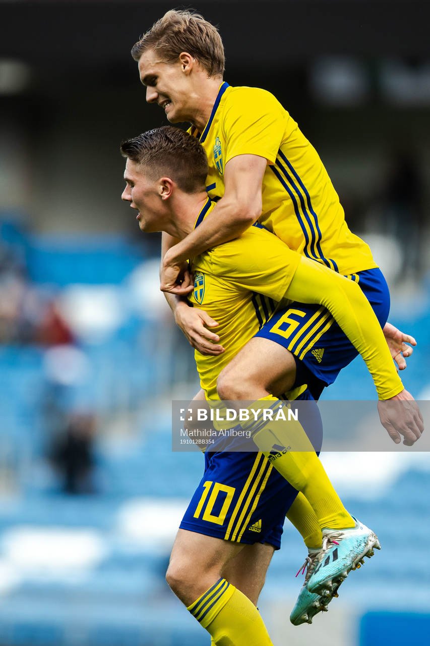 Viktor Gyökeres and Svante Ingelsson of Sweden celebrate