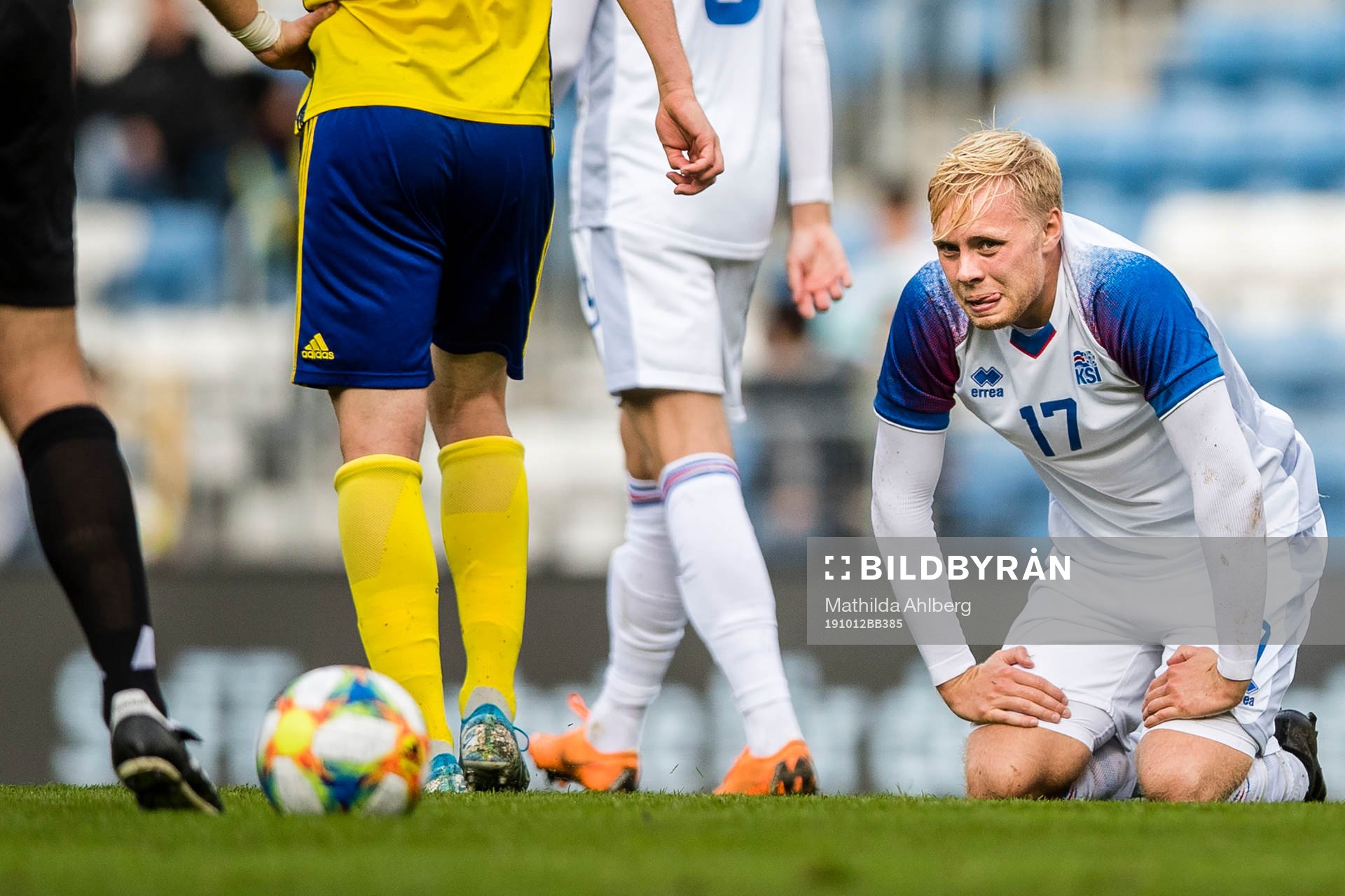 Sveinn Aron Gudjohnsen of Iceland looks dejected