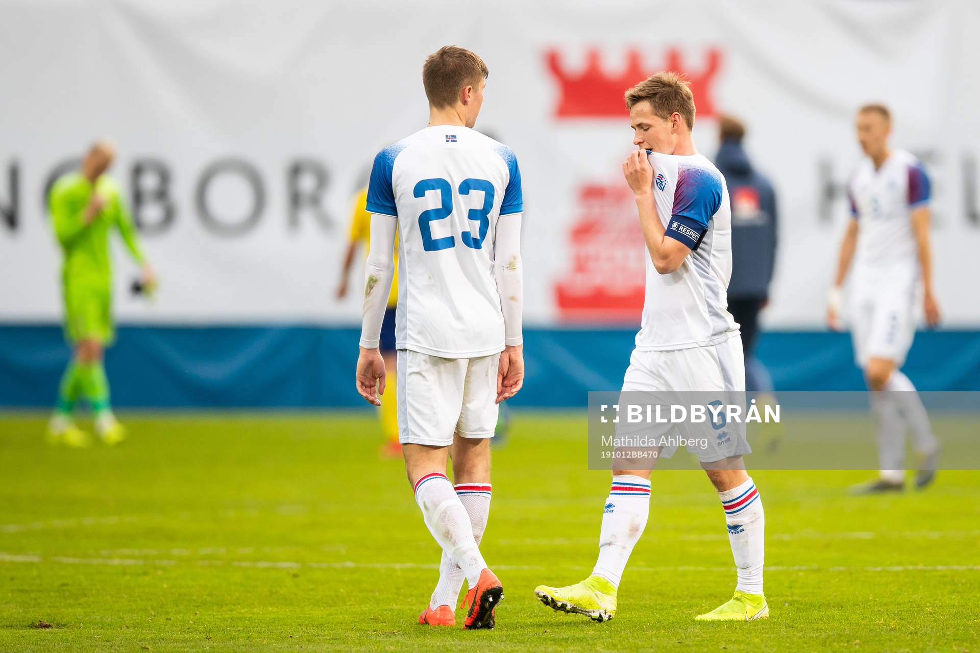 Ari Leifsson and Alex Hauksson of Iceland look dejected