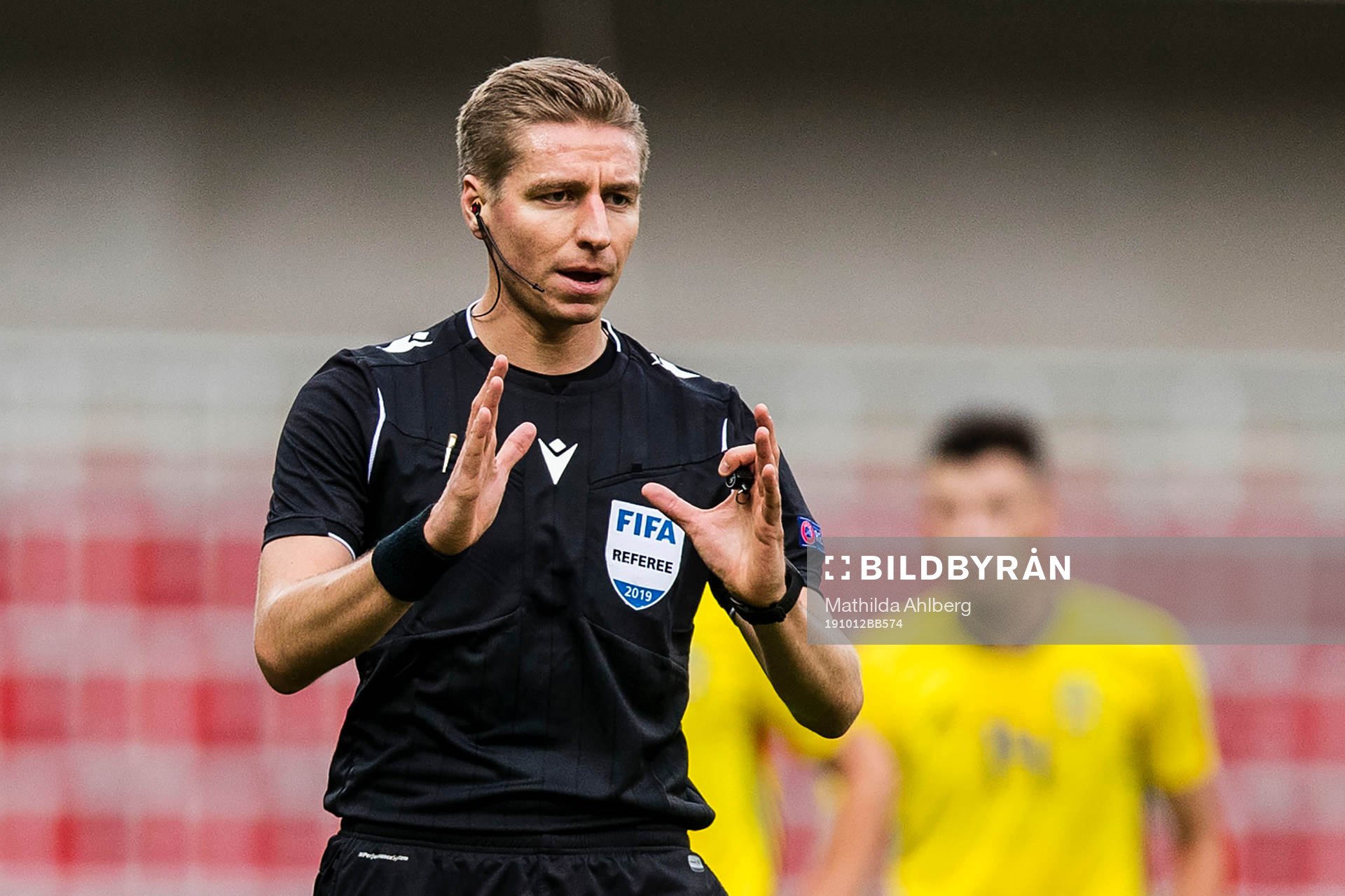 Referee Lawrence Visser