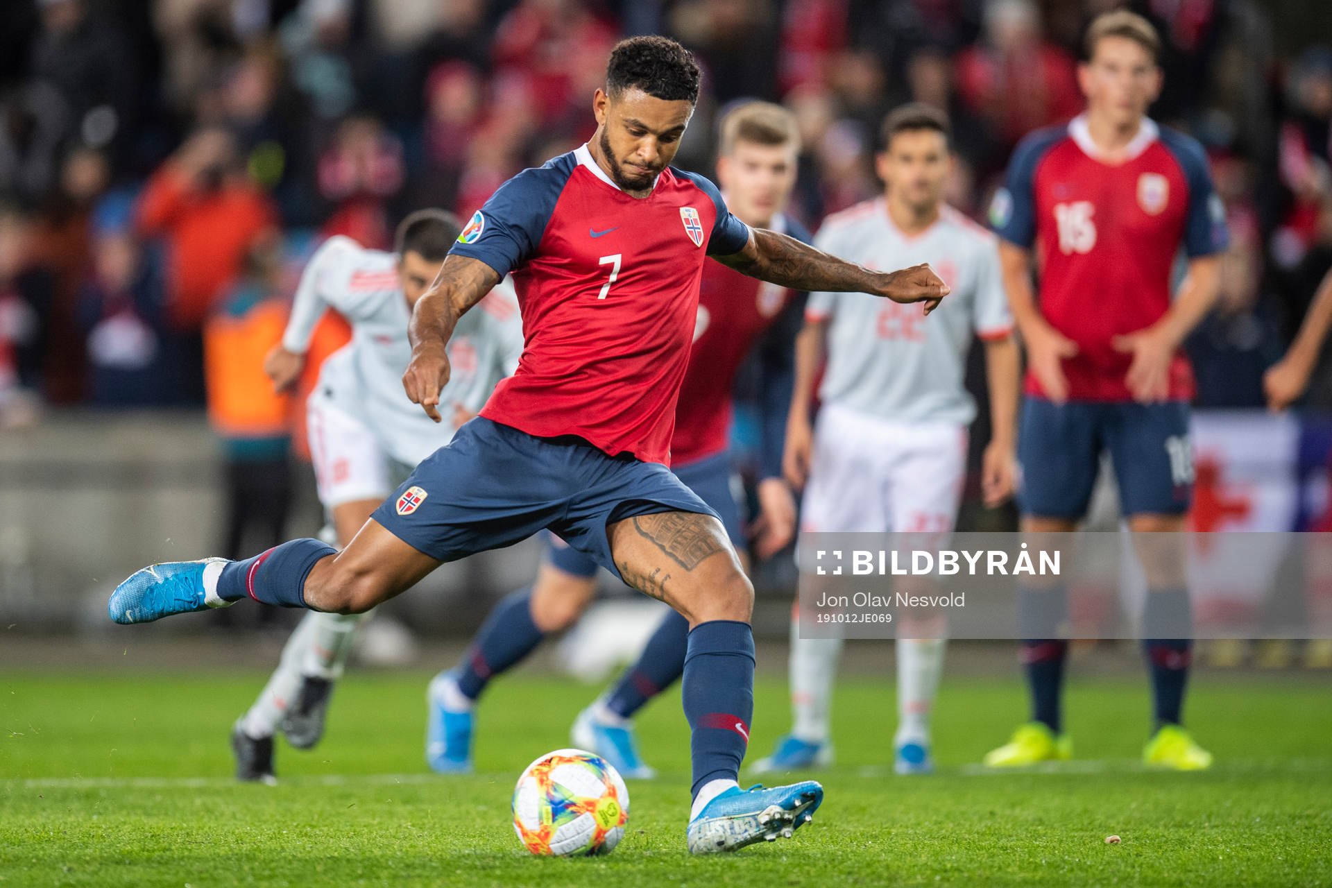 Joshua King of Norway scores 1-1