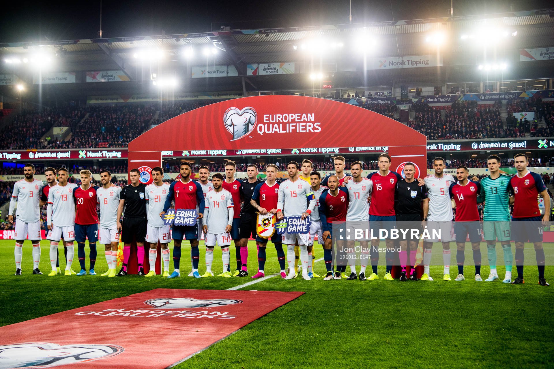 The players of Norway and Spain and the referees line up