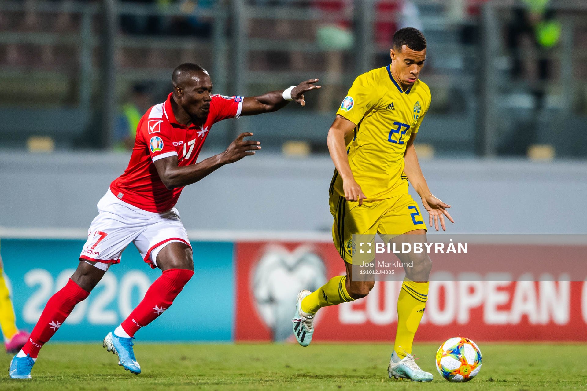 Alfred Effiong of Malta and Robin Quaison of Sweden
