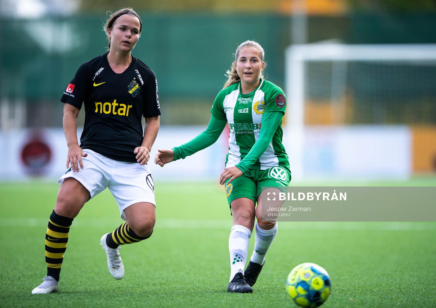 s Johanna Lindell och Hammarbys Felicia Saving