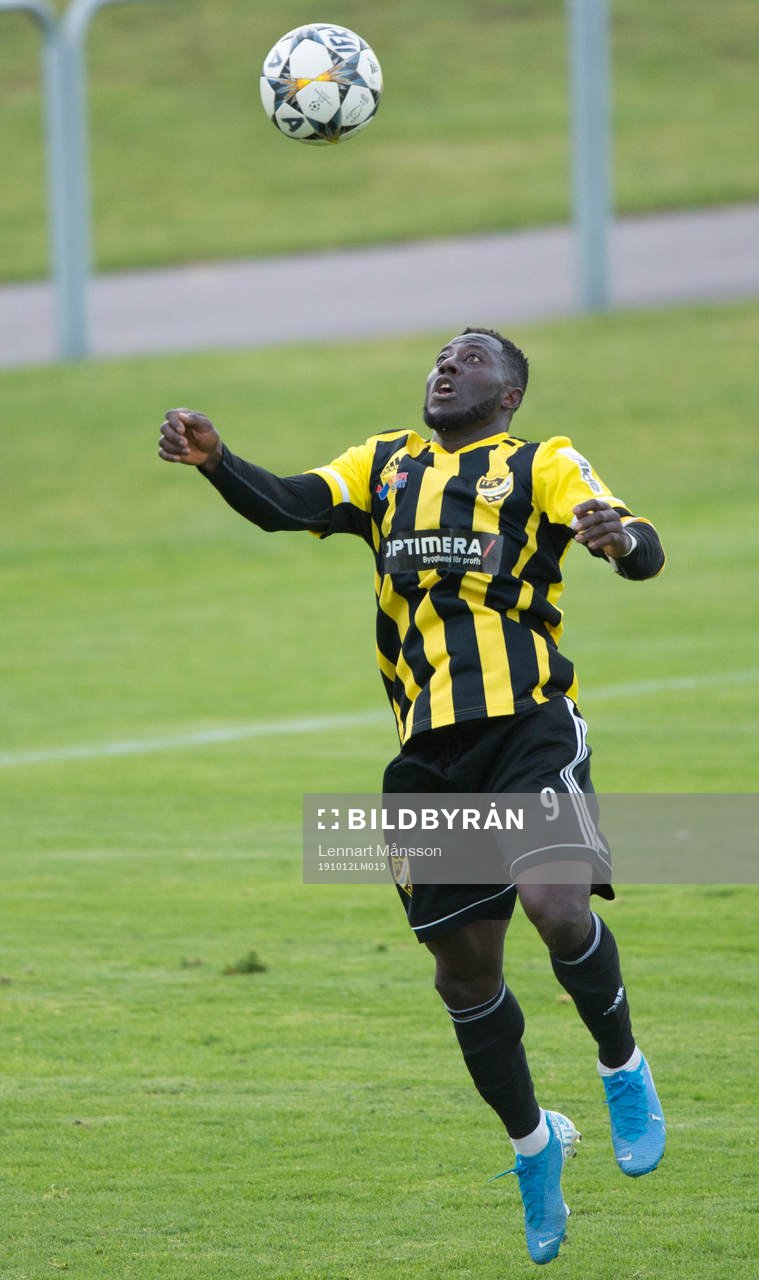 IFK Hässleholms Mike Andrews i matchen i division 2 mellan
