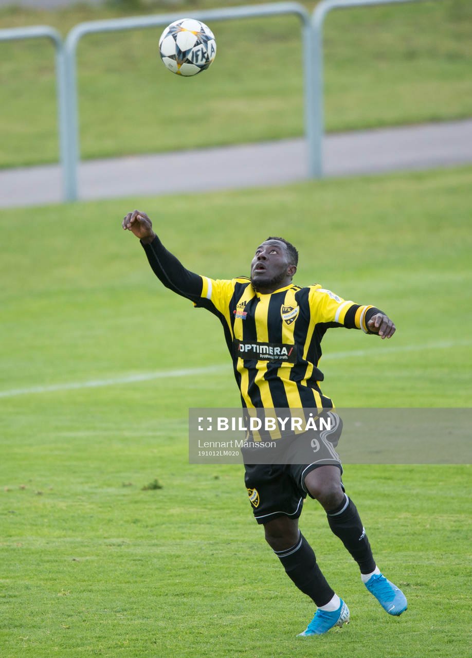 IFK Hässleholms Mike Andrews i matchen i division 2 mellan