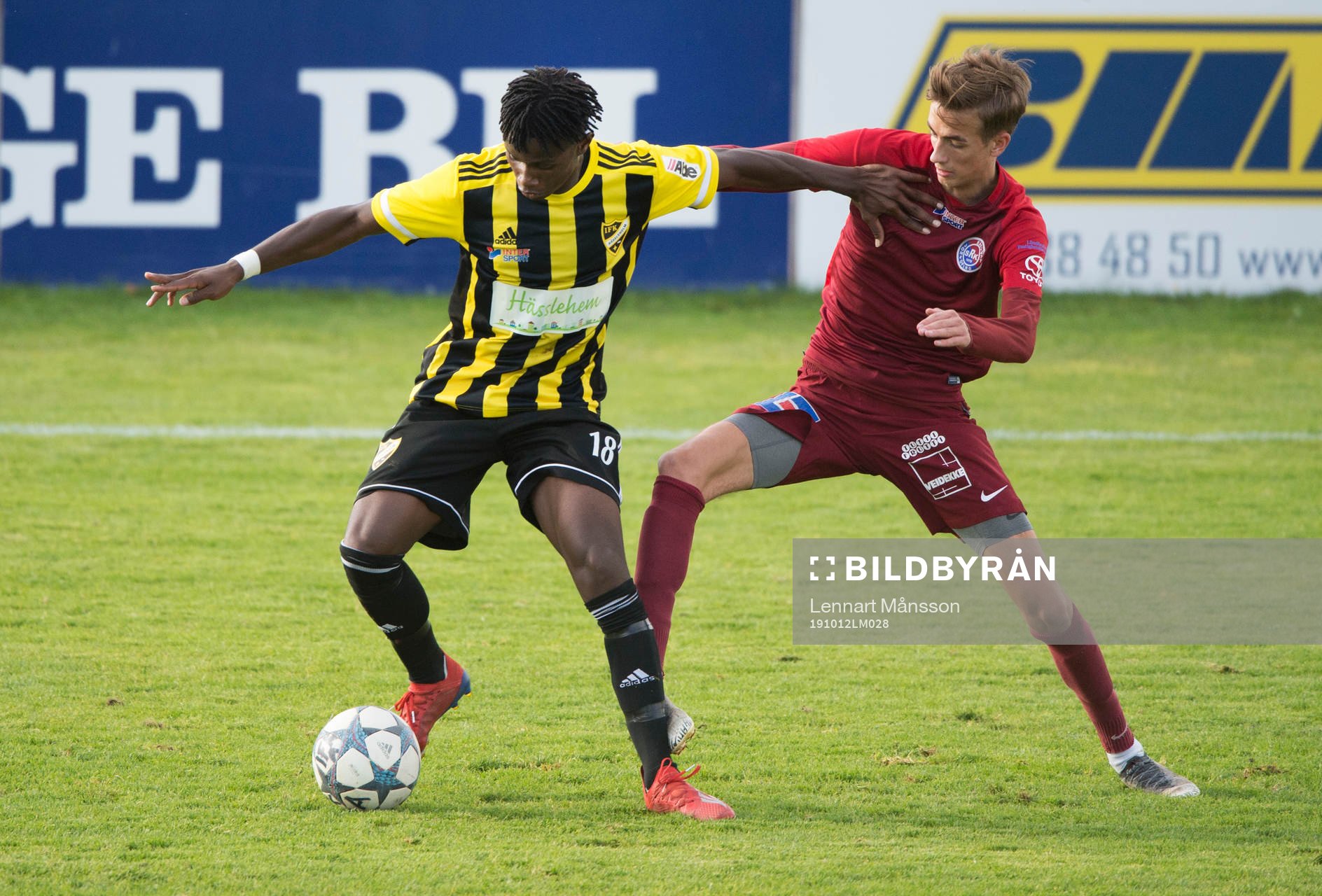 IFK Hässleholms Carl Mujaguzi i matchen i division 2