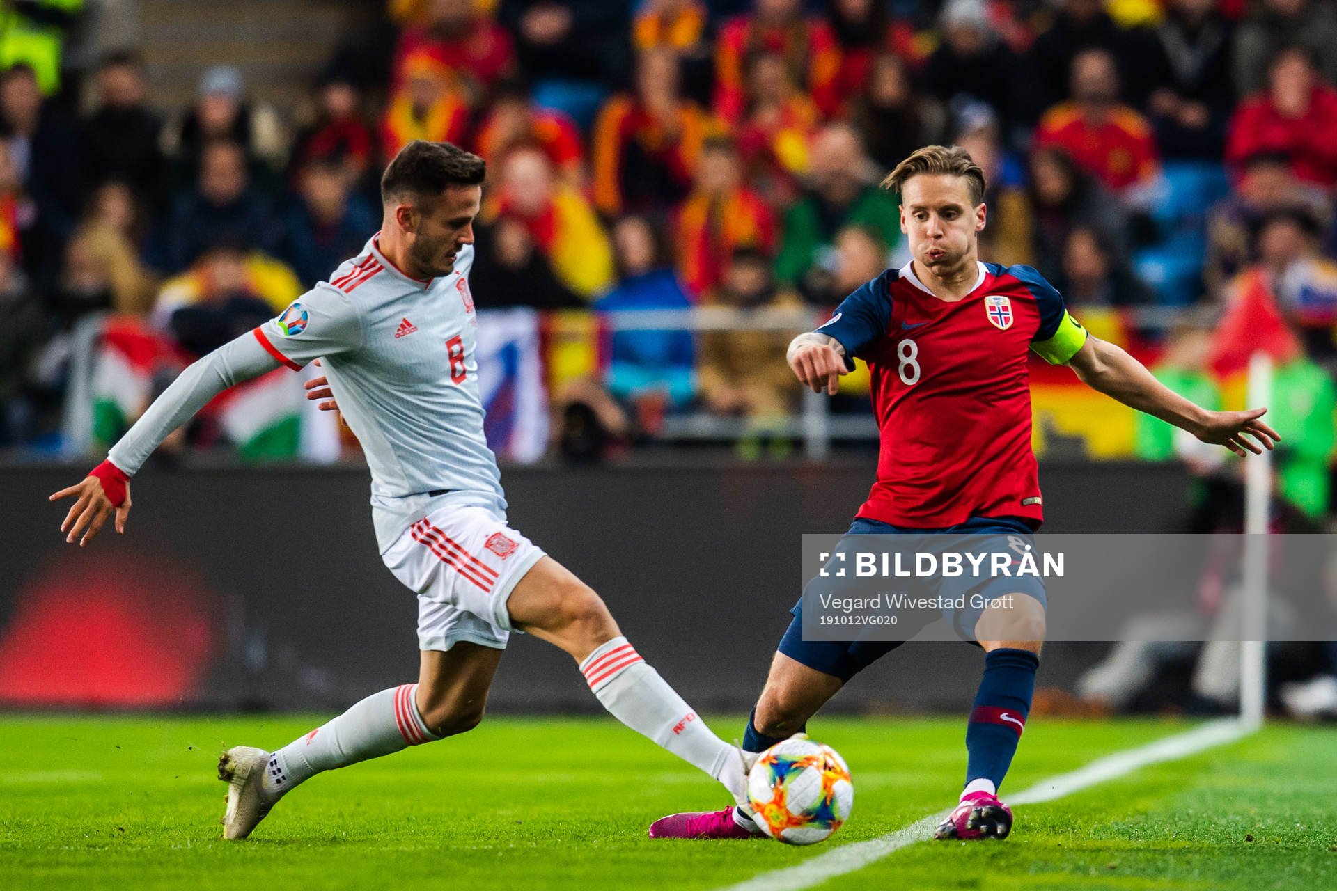 Saul Niguez of Spain and Stefan Johansen of Norway