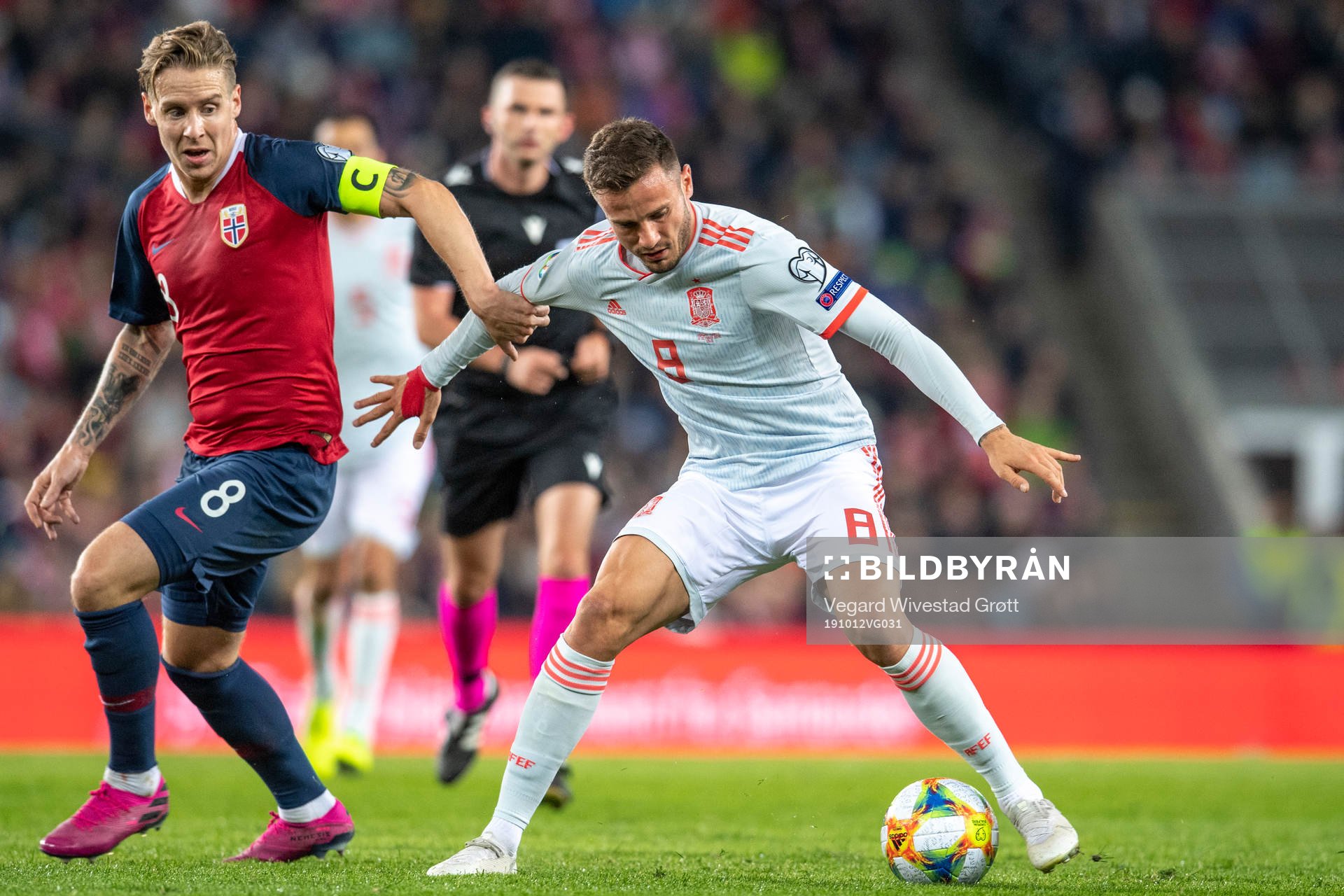 Stefan Johansen of Norway and Saul Niguez of Spain