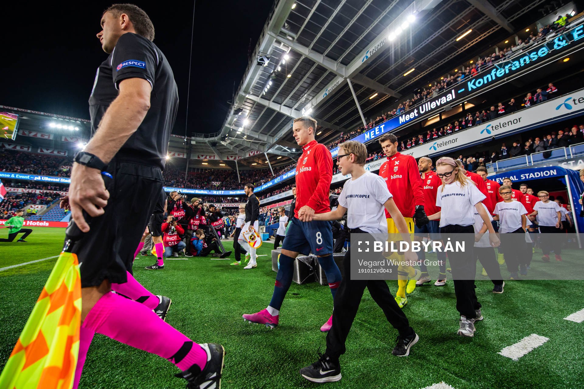 Stefan Johansen of Norway enters the pitch