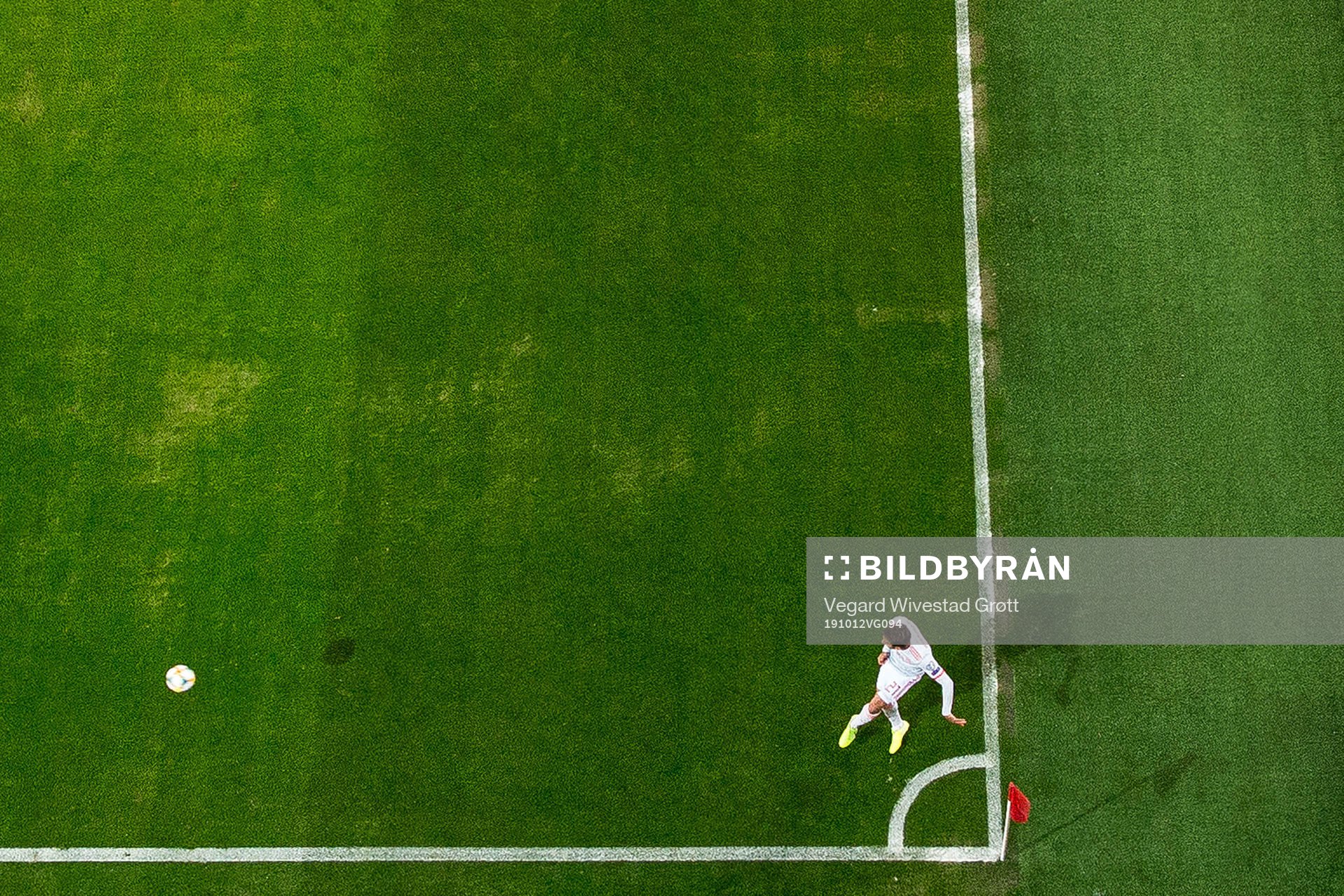 Mikel Oyarzabal of Spain takes a corner kick