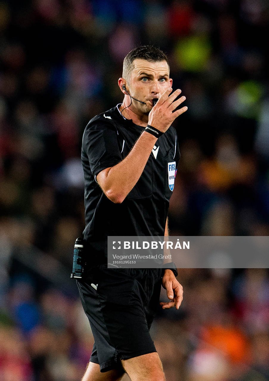 Referee Michael Oliver