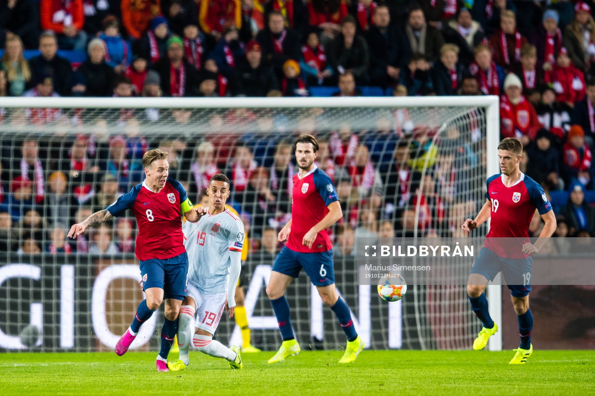 Stefan Johansen of Norway and Rodrigo of Spain