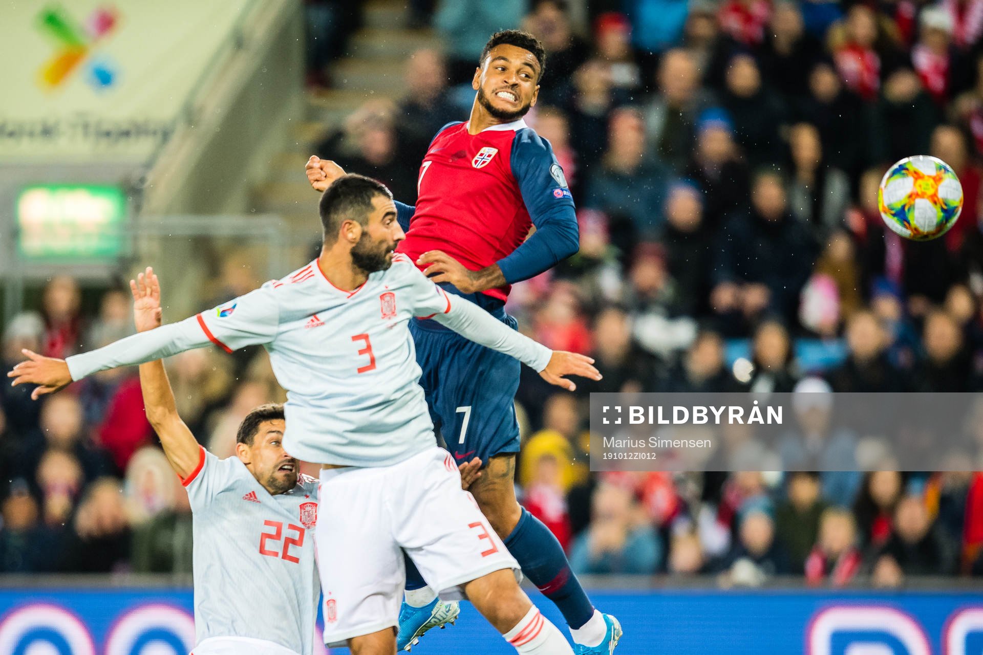 Raul Albiol of Spain and Joshua King of Norway