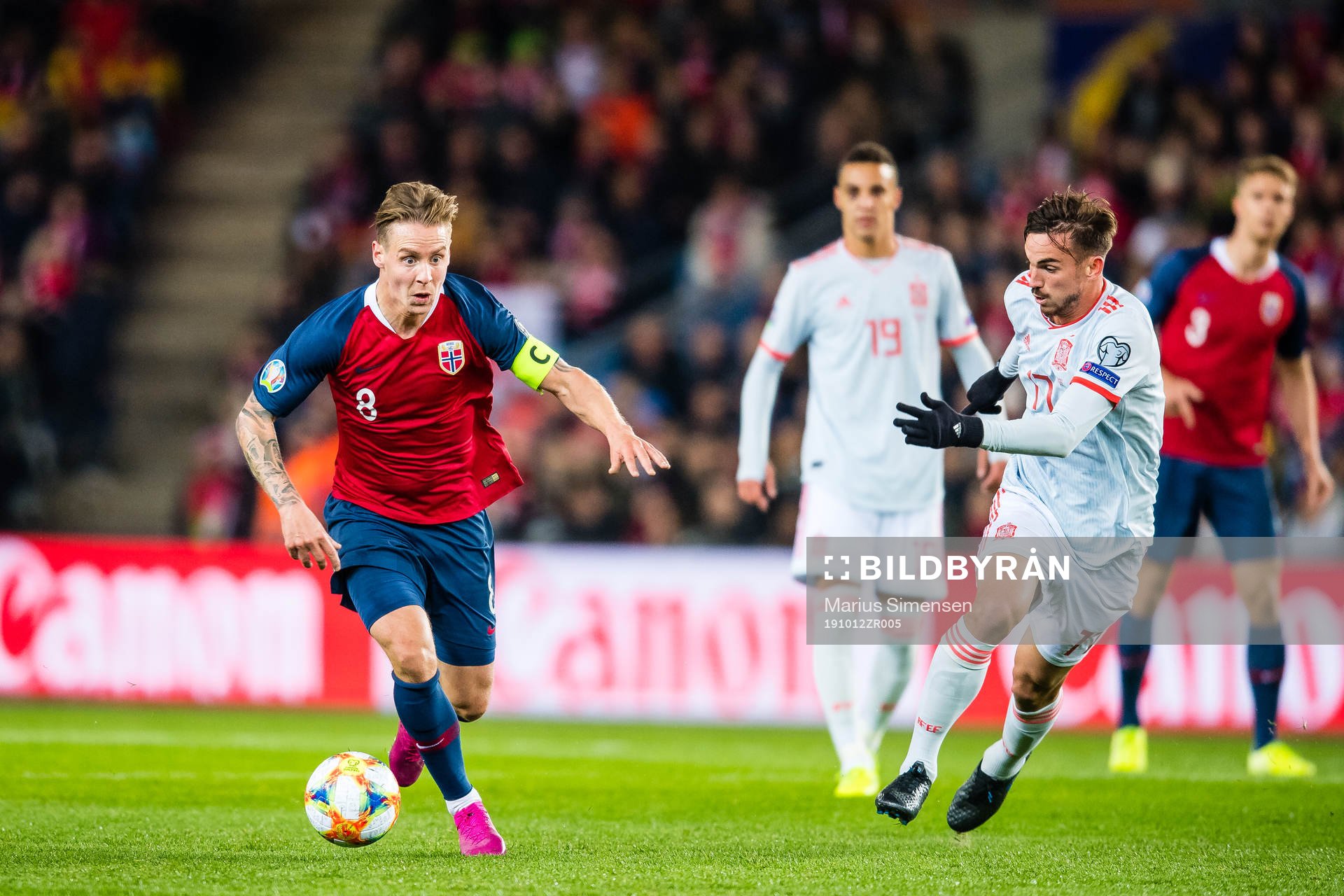 Stefan Johansen of Norway and Fabian Ruiz of Spain