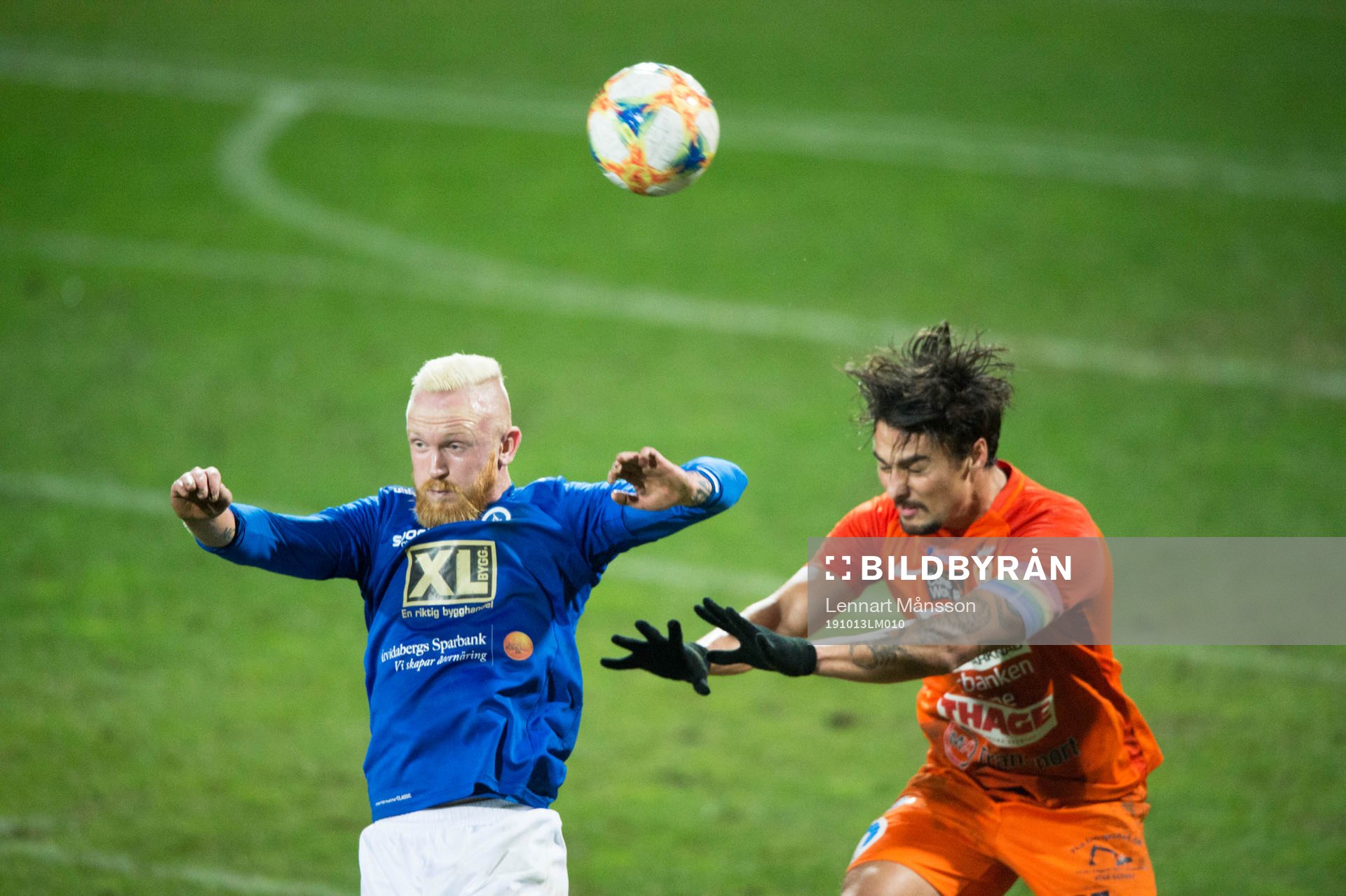Kristianstads Armin Aganovic utdelar en tryckare till