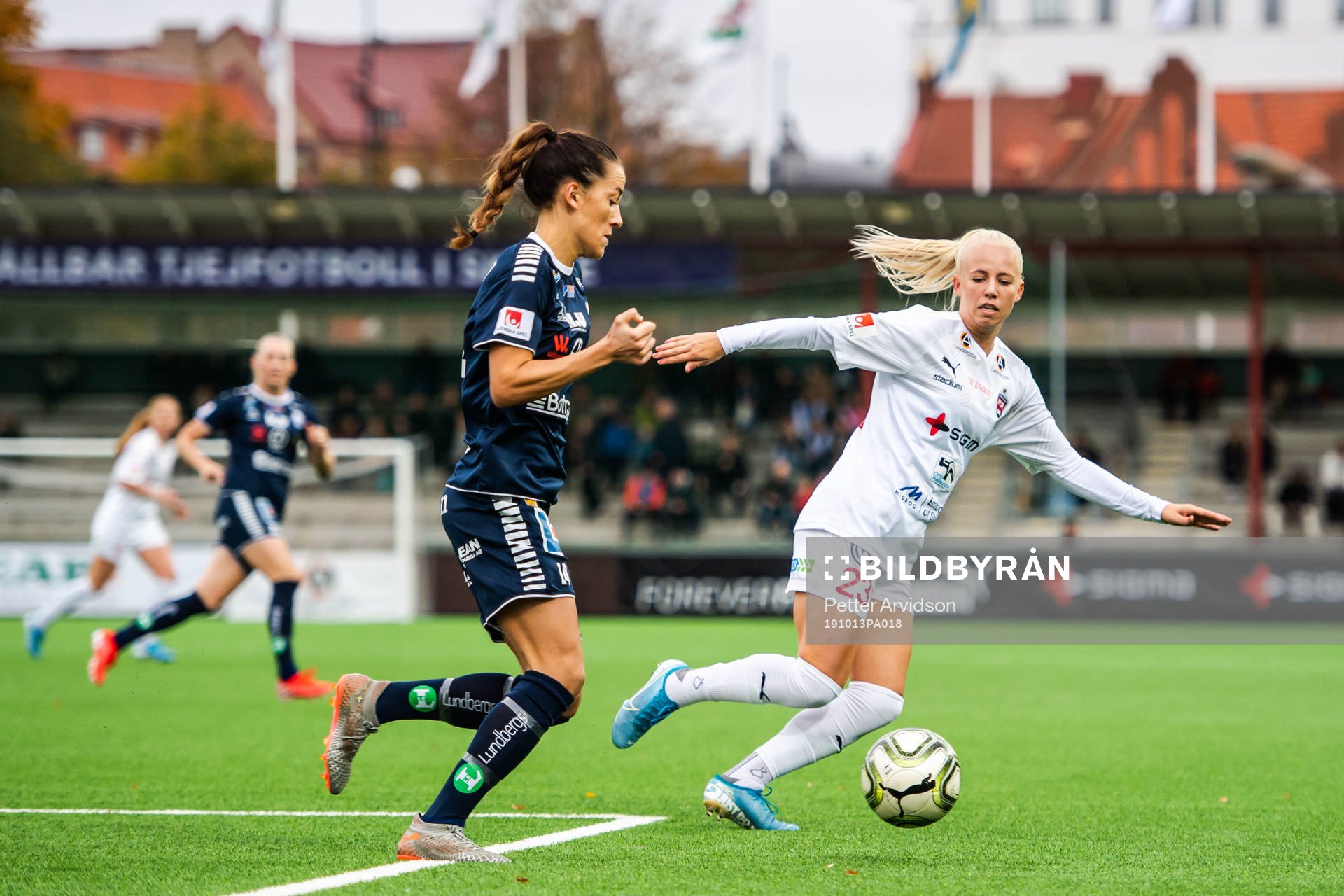 Rosengårds Sofie Svava och Linköpings Anna Oscarsson