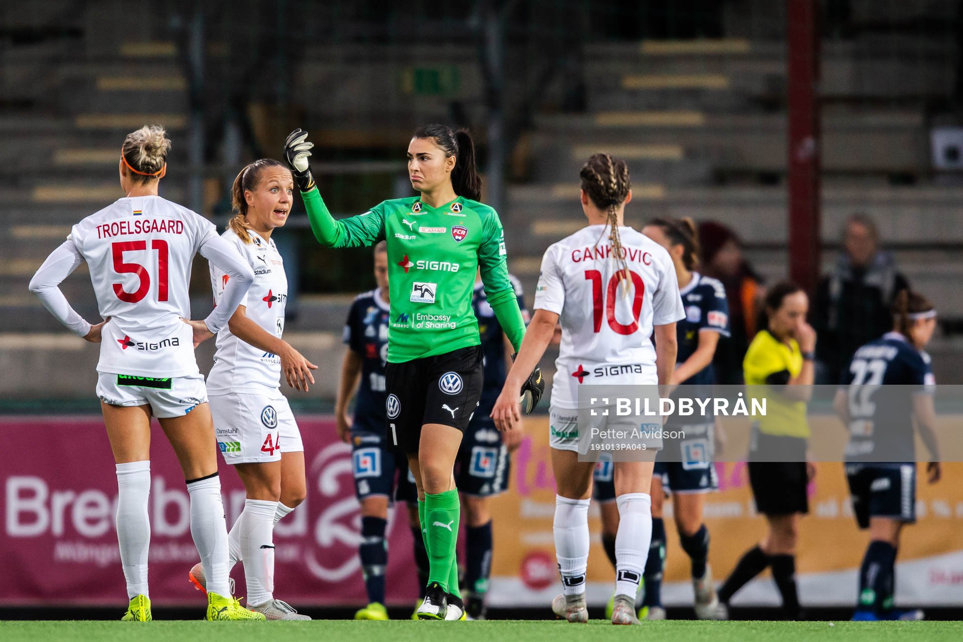 Rosengårds Malin Levenstad och målvakt Zecira Musovic