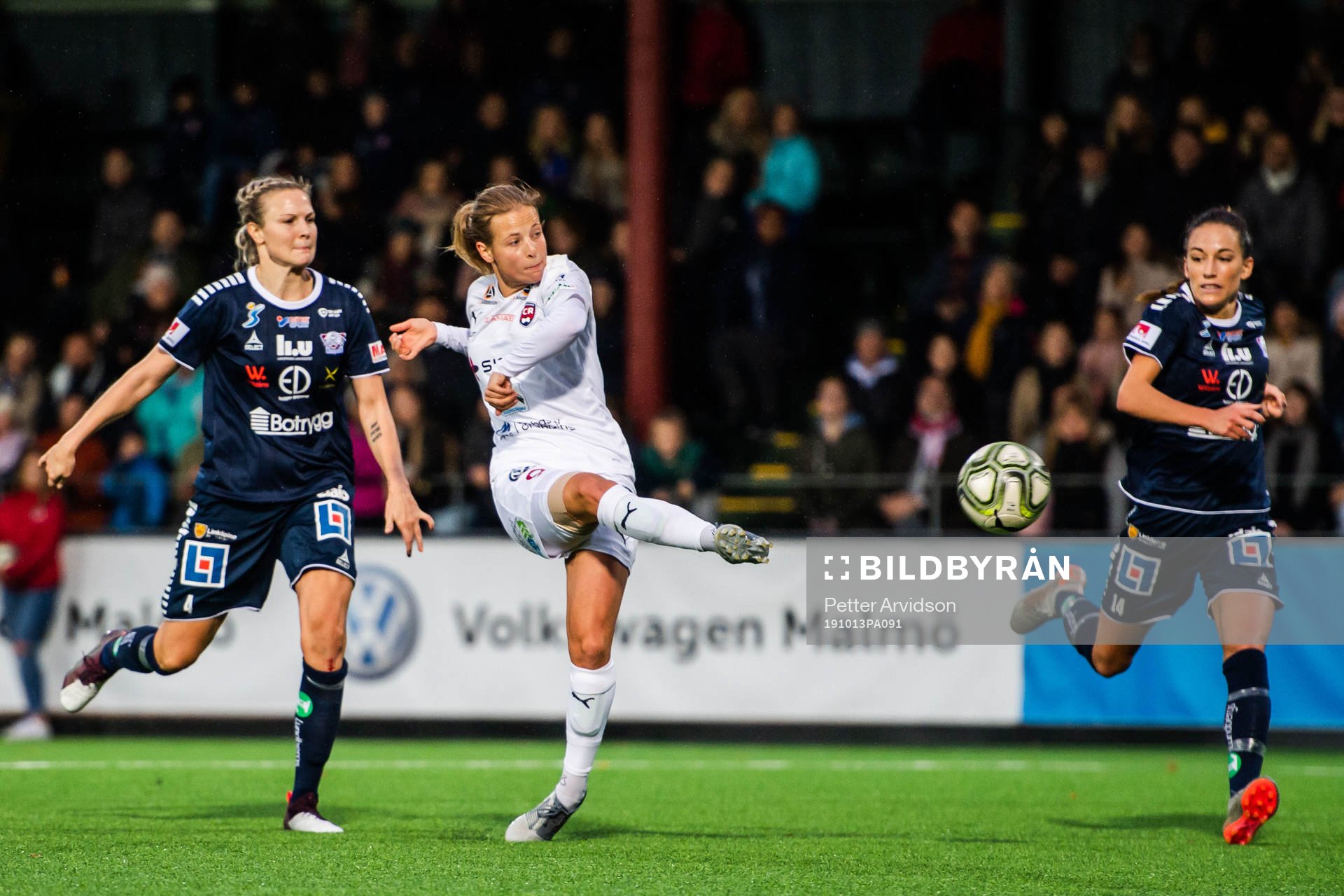 Rosengårds Anna Anvegård gör 3-3 under fotbollsmatchen i Damallsvenskan mellan Rosengård och Linköping den 13 oktober 2019 i Malmö.
