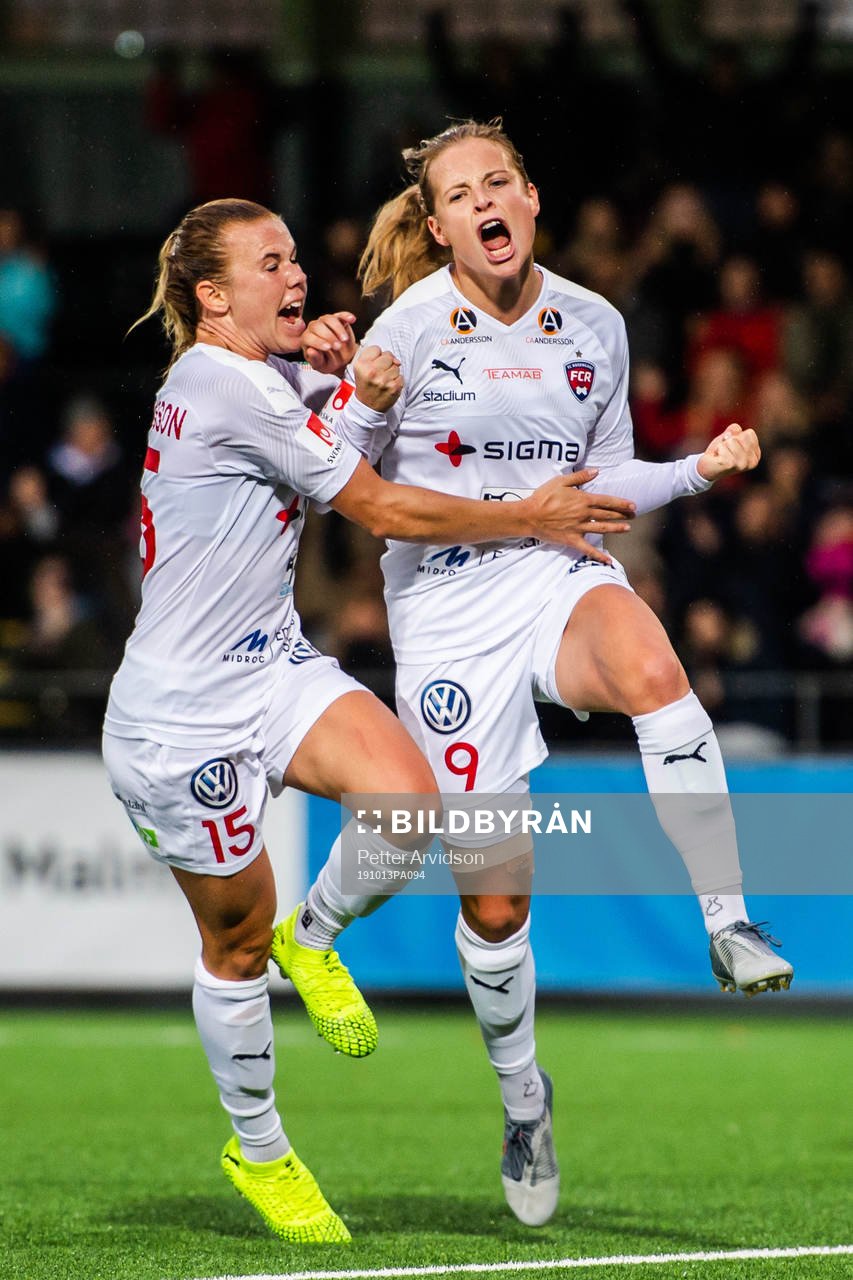 Rosengårds Jessica Samuelsson och Anna Anvegård jublar