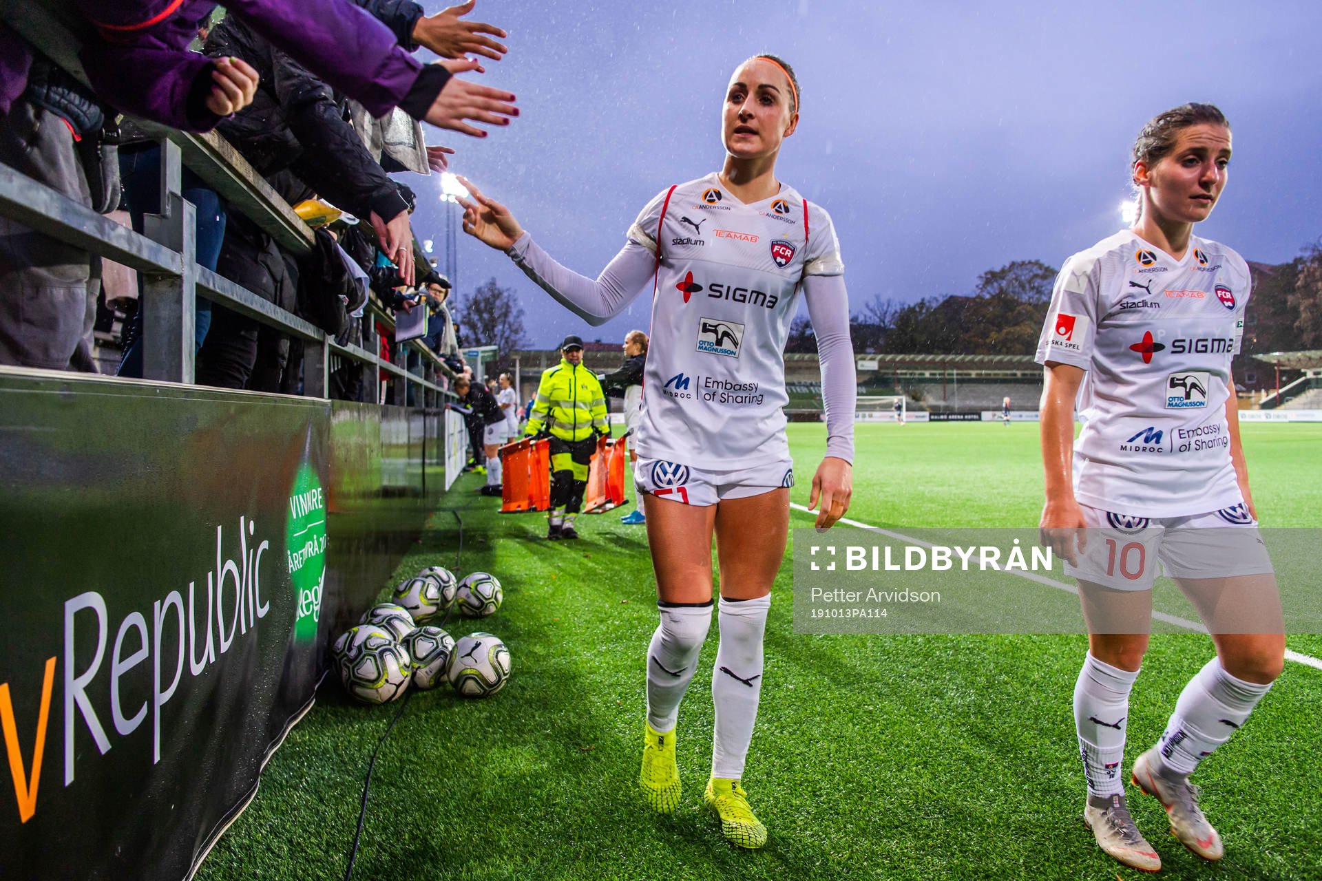 Rosengårds Sanne Troelsgaard och Jelena Cankovic deppar