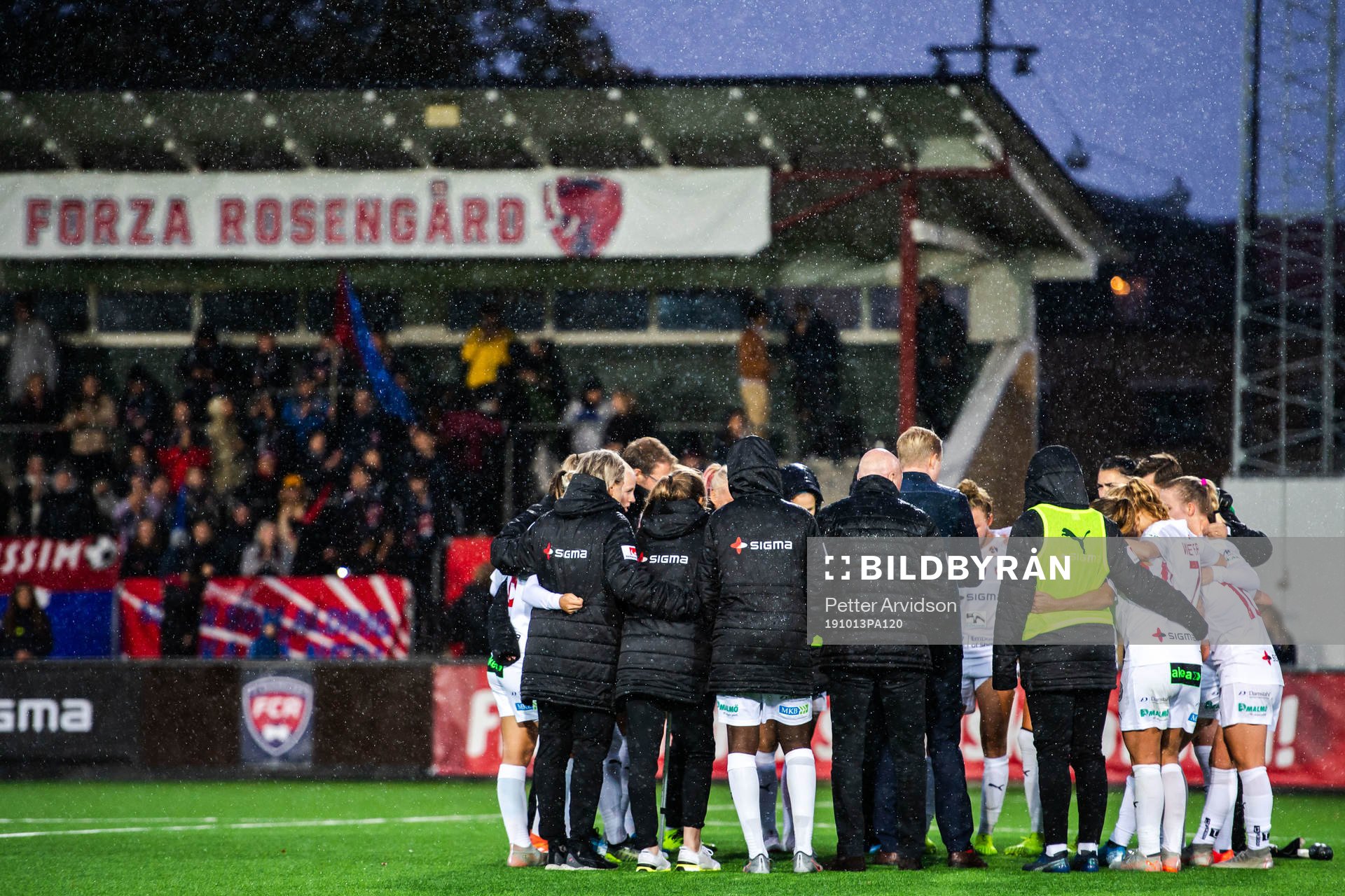 Rosengårds spelare samlas