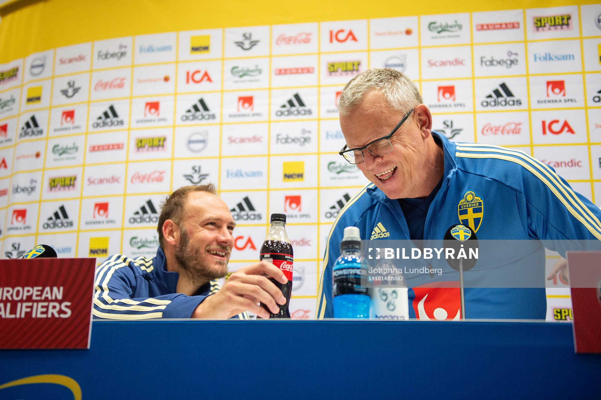 Andreas Granqvist and head coach Janne Andersson of the
