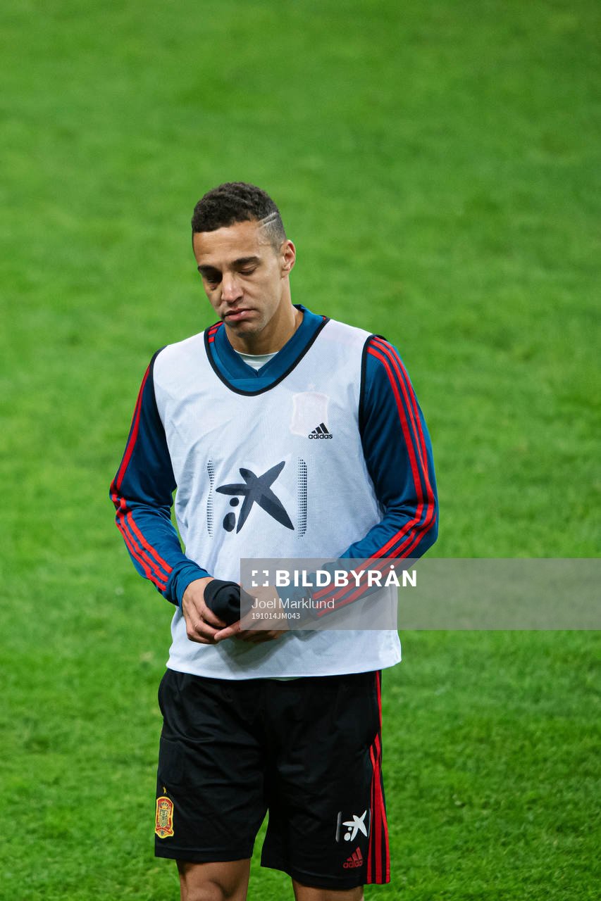 Rodrigo Moreno of the Spanish national football team leaves the field injured during a training session on October 14, 2019 in Stockholm.