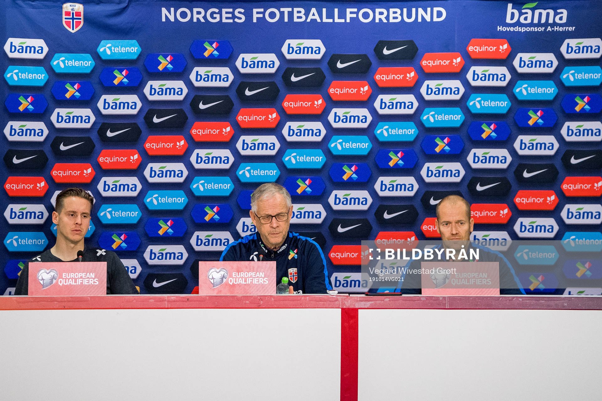 Stefan Johansen, Lars Lagerbäck, head coach of Norway, and