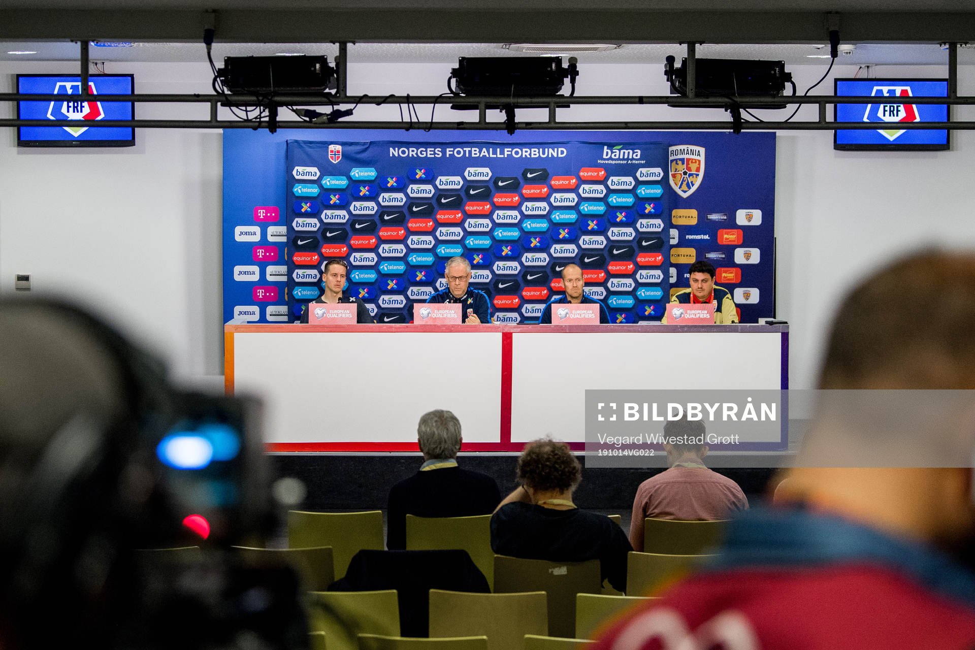 Stefan Johansen, Lars Lagerbäck, head coach of Norway, and