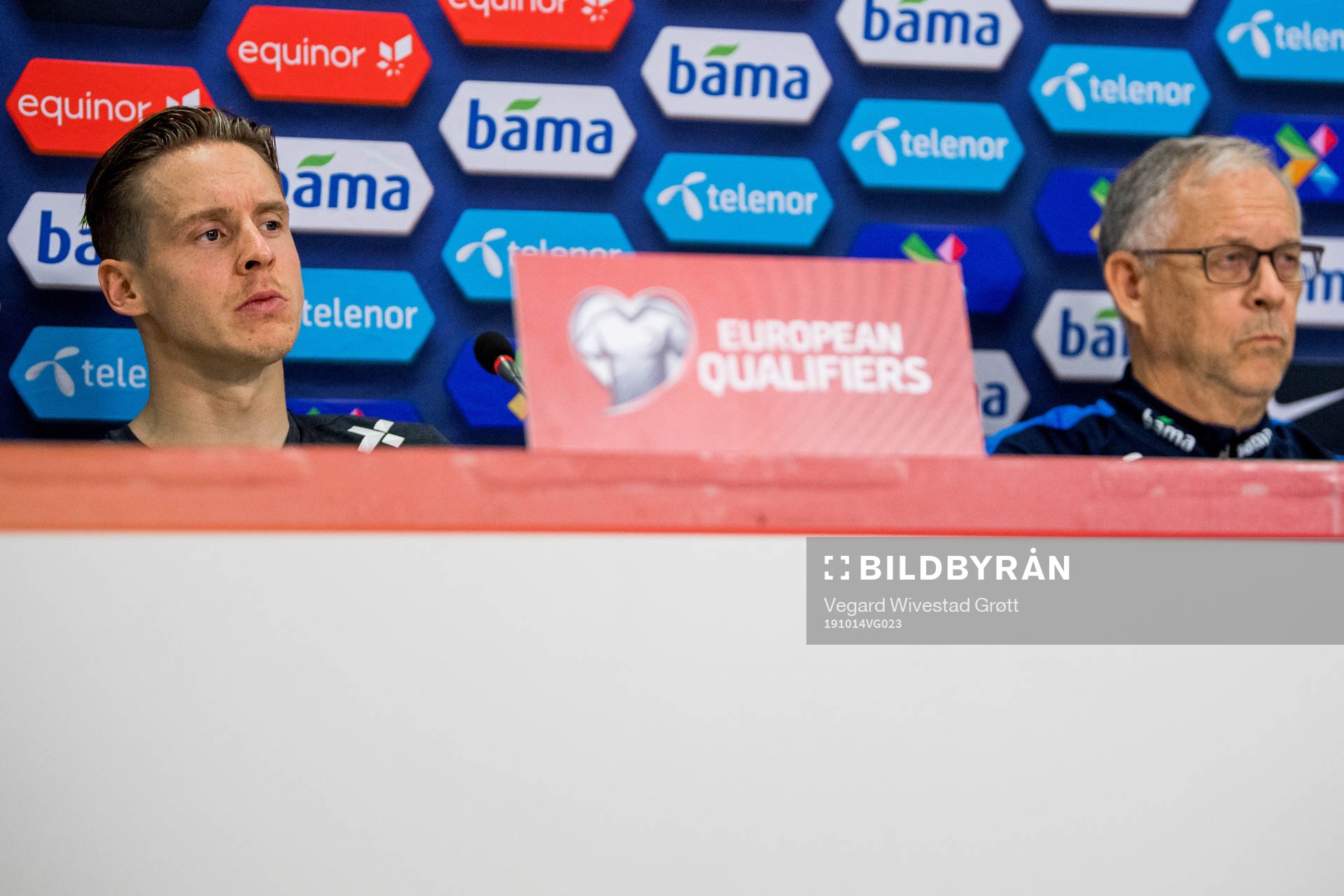 Stefan Johansen and Lars Lagerbäck, head coach of Norway