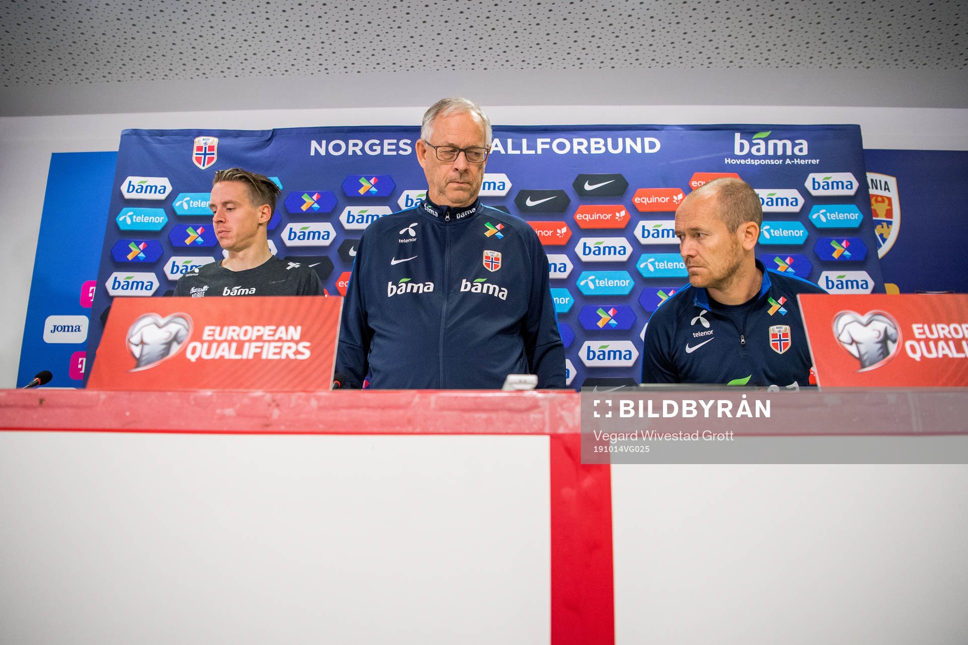 Stefan Johansen, Lars Lagerbäck, head coach of Norway, and
