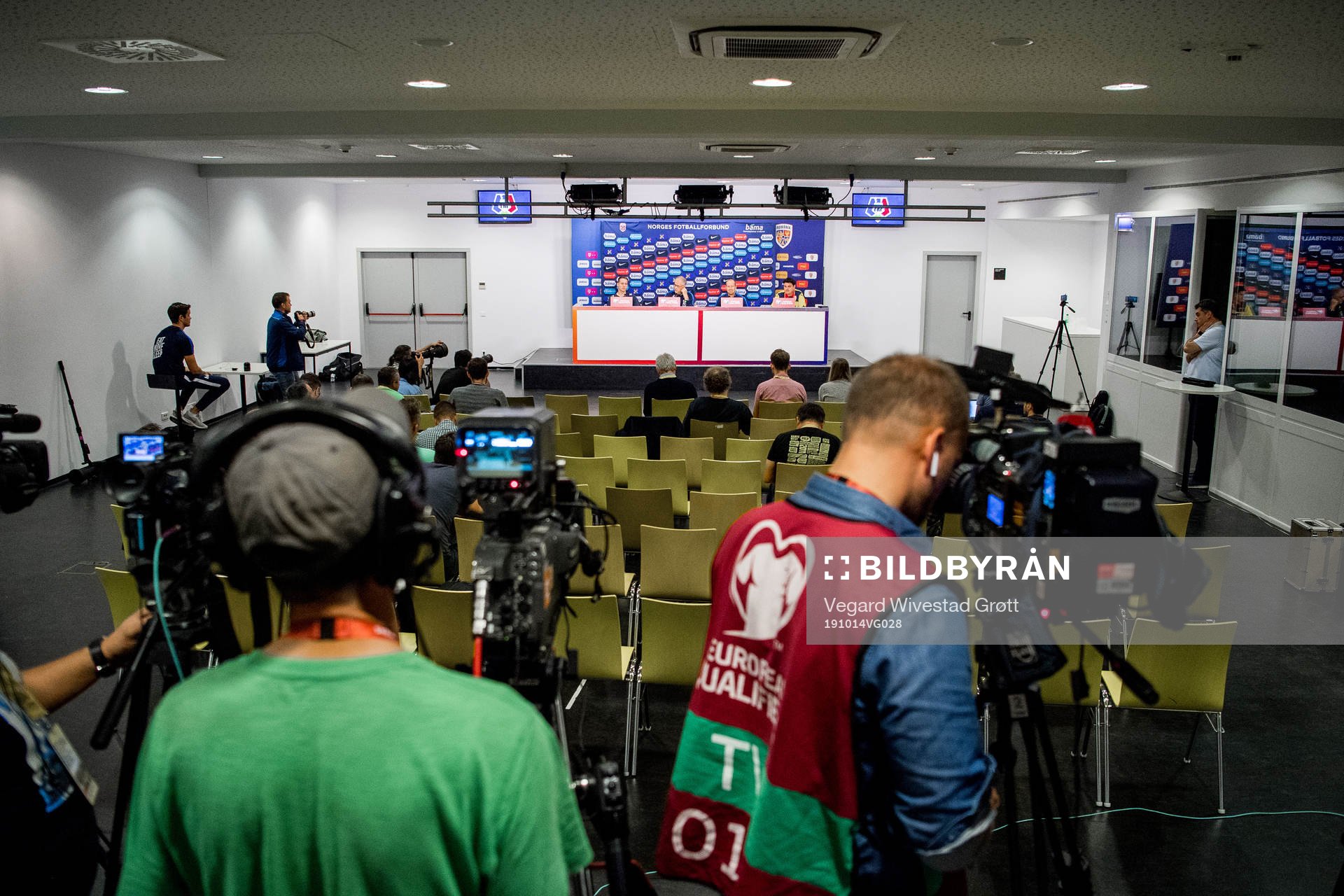 Stefan Johansen, Lars Lagerbäck, head coach of Norway, and
