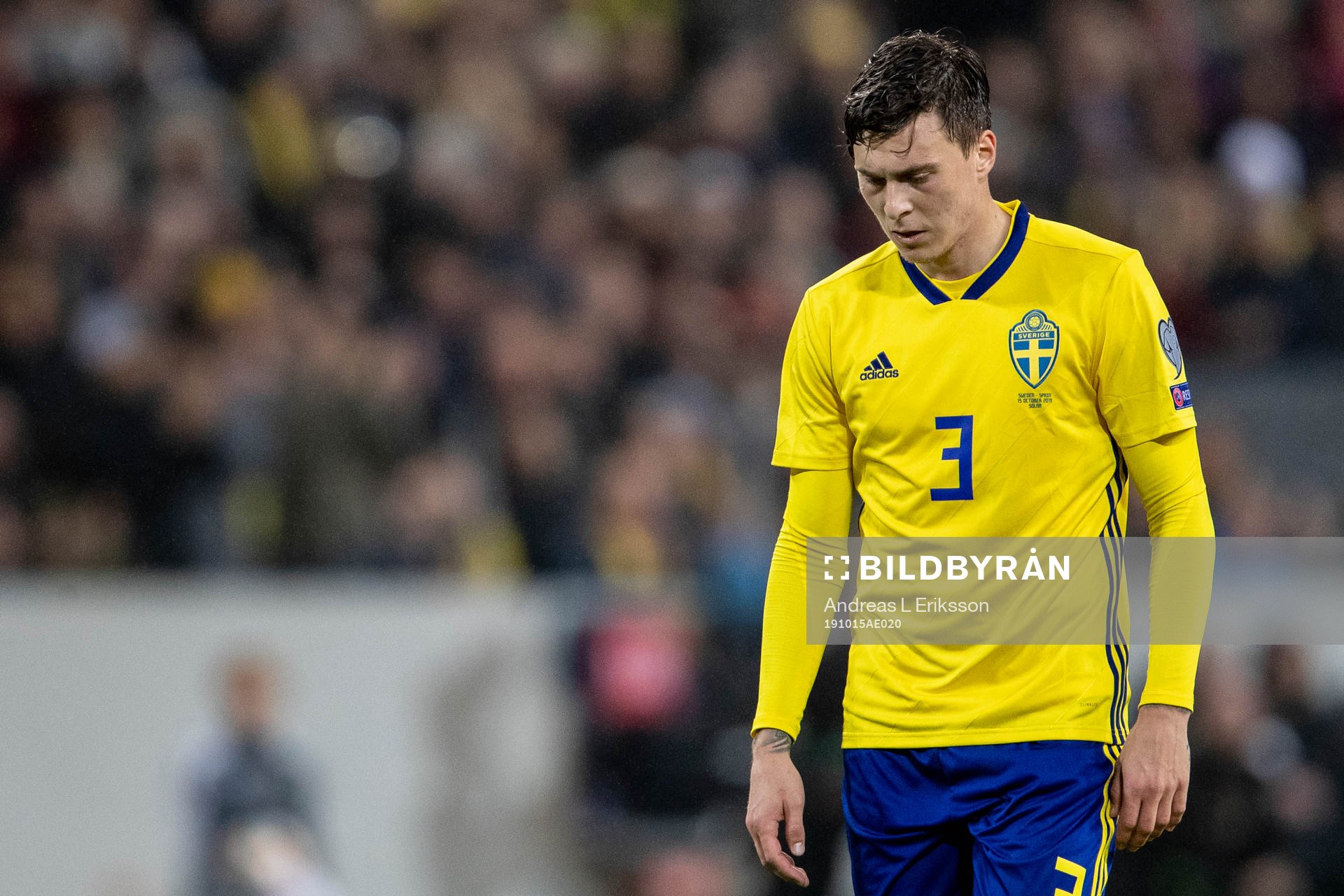 Victor Nilsson Lindelöf of Sweden looks dejected