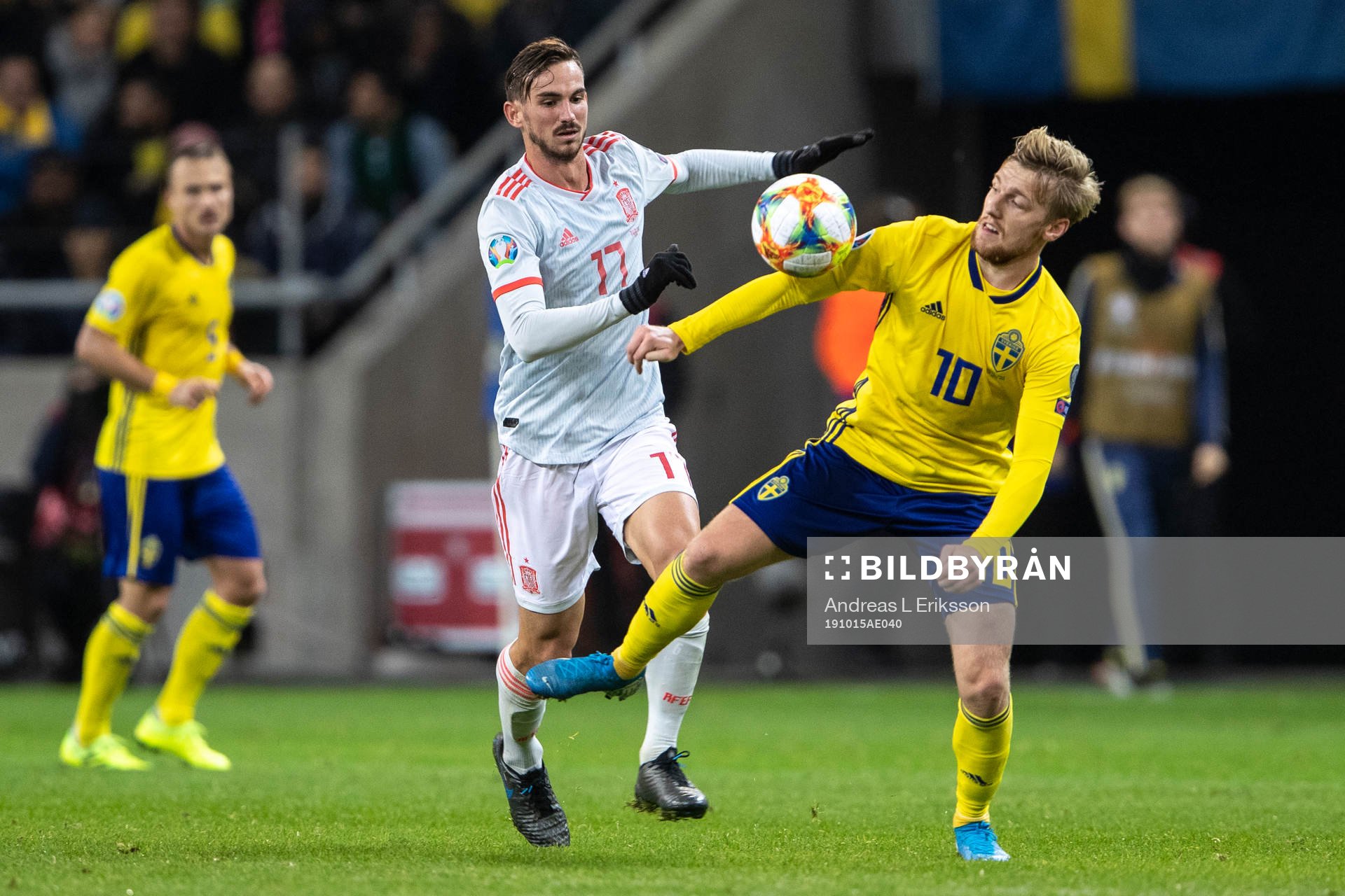 Fabian Ruiz of Spain and Emil Forsberg  of Sweden