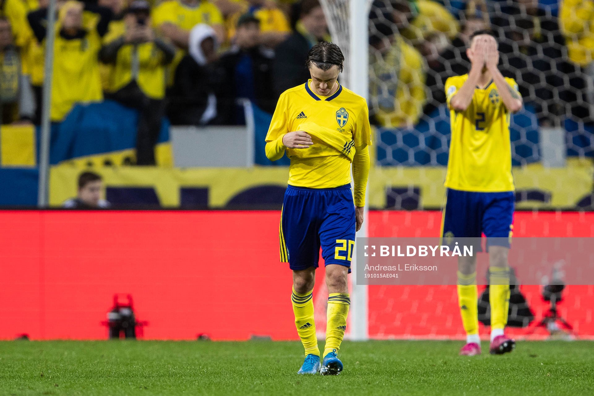 Kristoffer Olsson and Mikael Lustig looks dejected