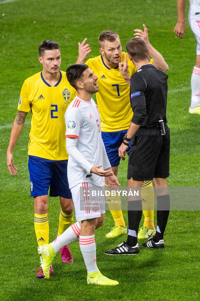 Mikael Lustig and Sebastian Larsson reacts